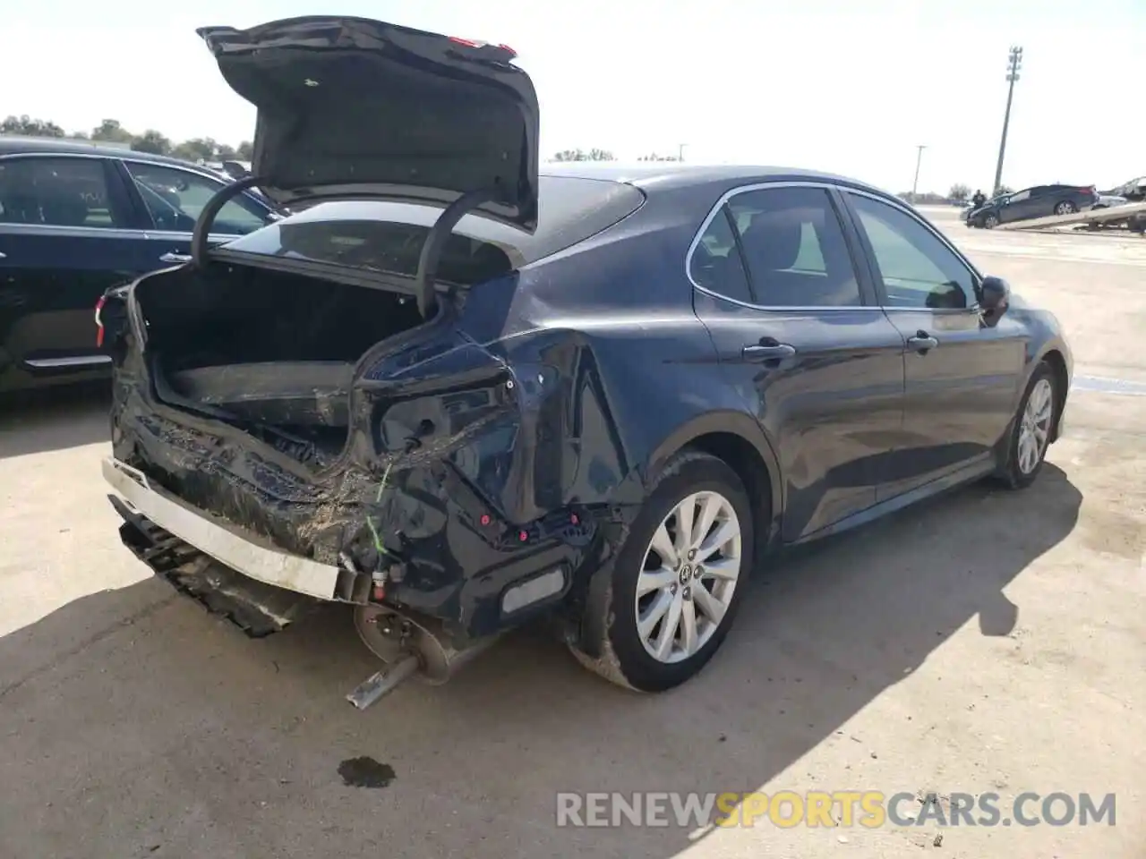 4 Photograph of a damaged car 4T1C11AK1LU975051 TOYOTA CAMRY 2020