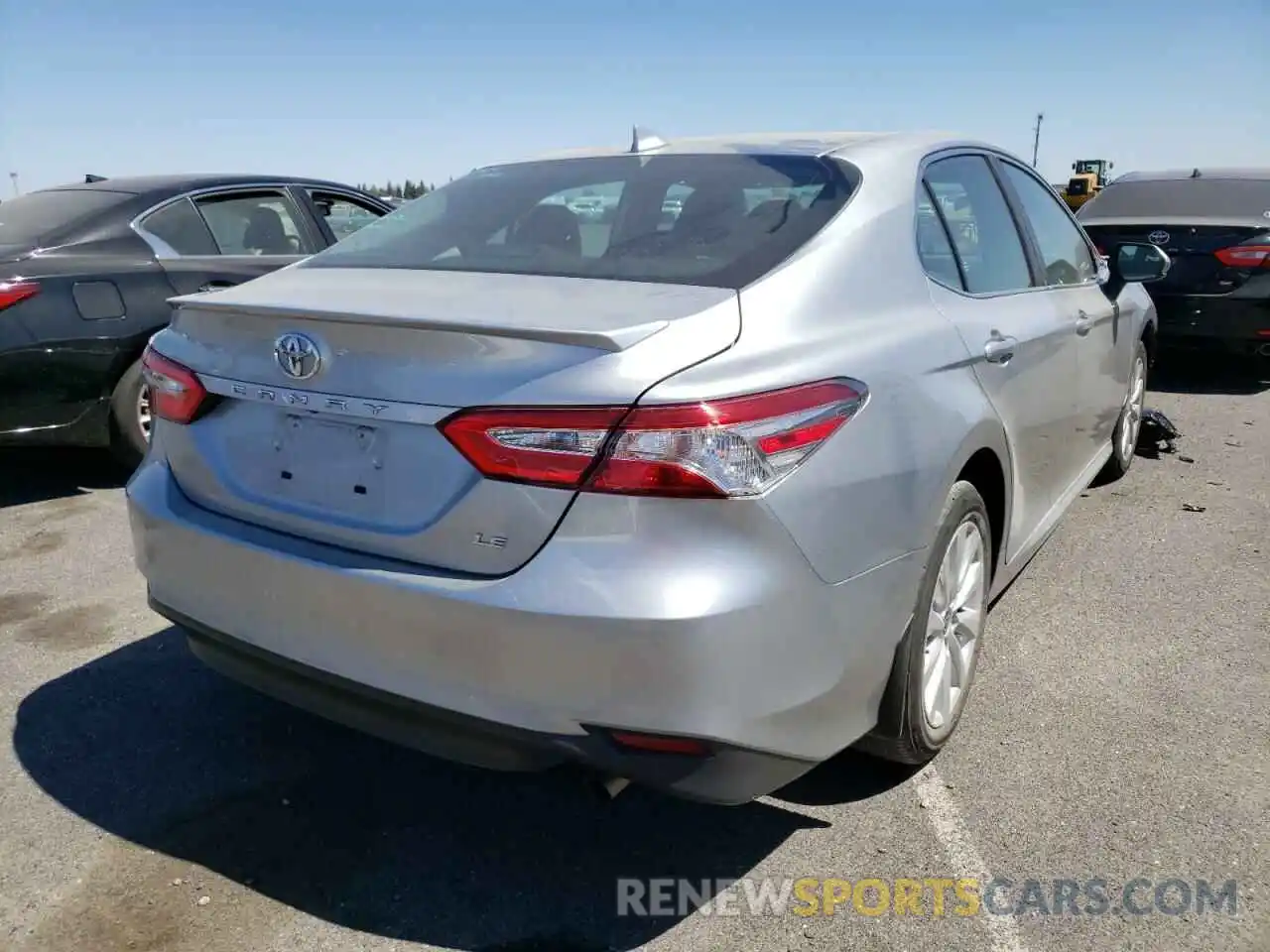 4 Photograph of a damaged car 4T1C11AK1LU991315 TOYOTA CAMRY 2020