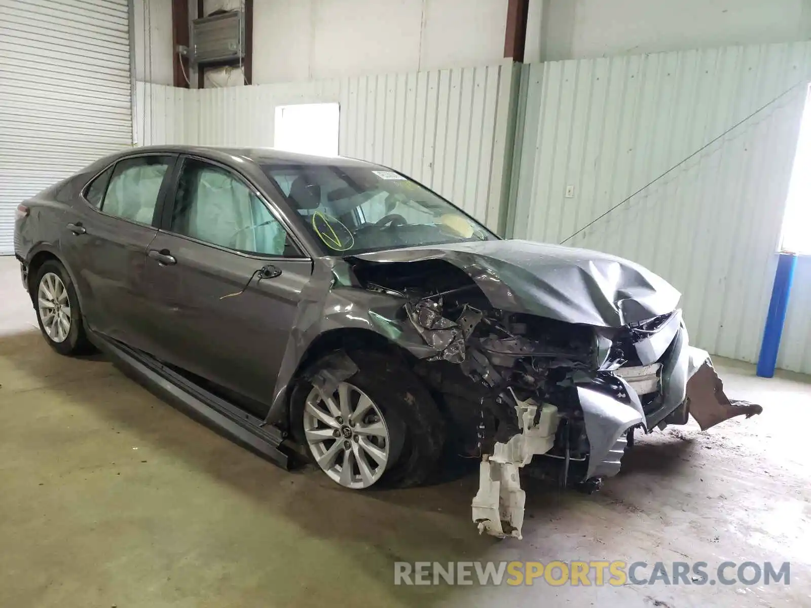 1 Photograph of a damaged car 4T1C11AK2LU318372 TOYOTA CAMRY 2020