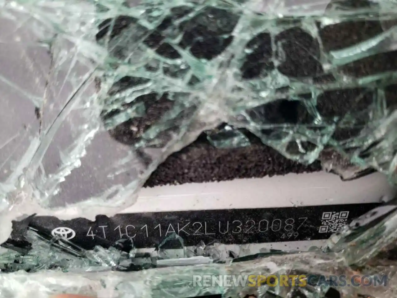 10 Photograph of a damaged car 4T1C11AK2LU320087 TOYOTA CAMRY 2020