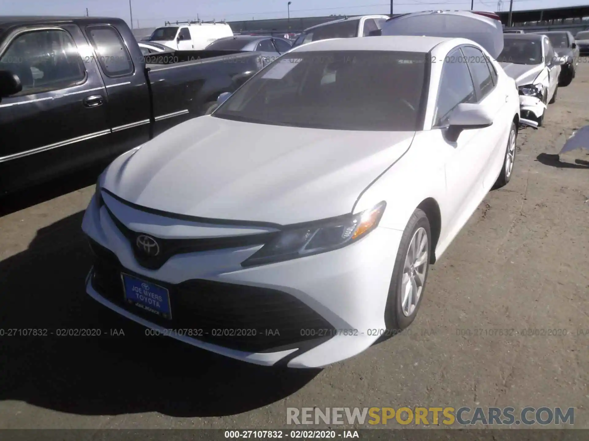 2 Photograph of a damaged car 4T1C11AK2LU324768 TOYOTA CAMRY 2020