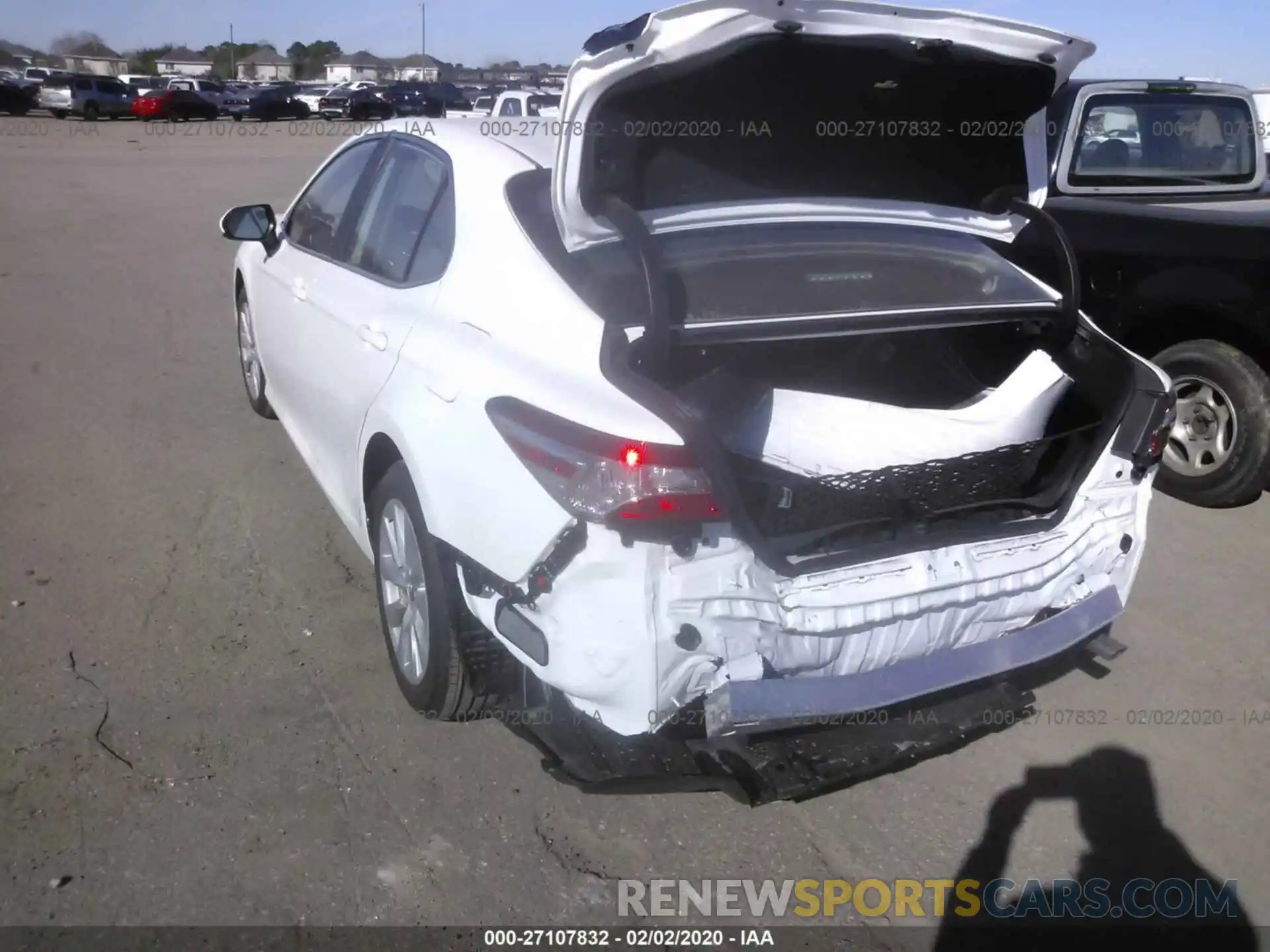 3 Photograph of a damaged car 4T1C11AK2LU324768 TOYOTA CAMRY 2020