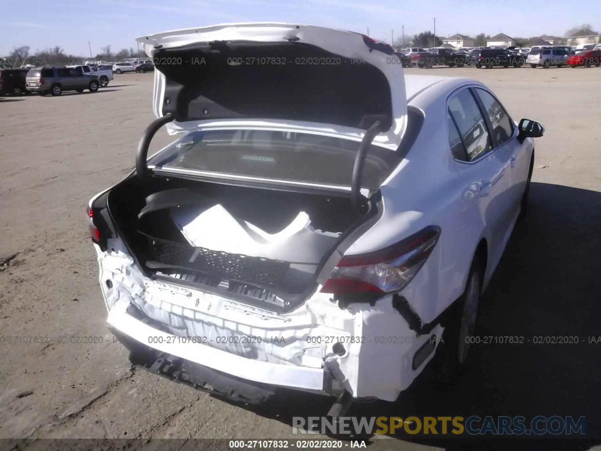 4 Photograph of a damaged car 4T1C11AK2LU324768 TOYOTA CAMRY 2020