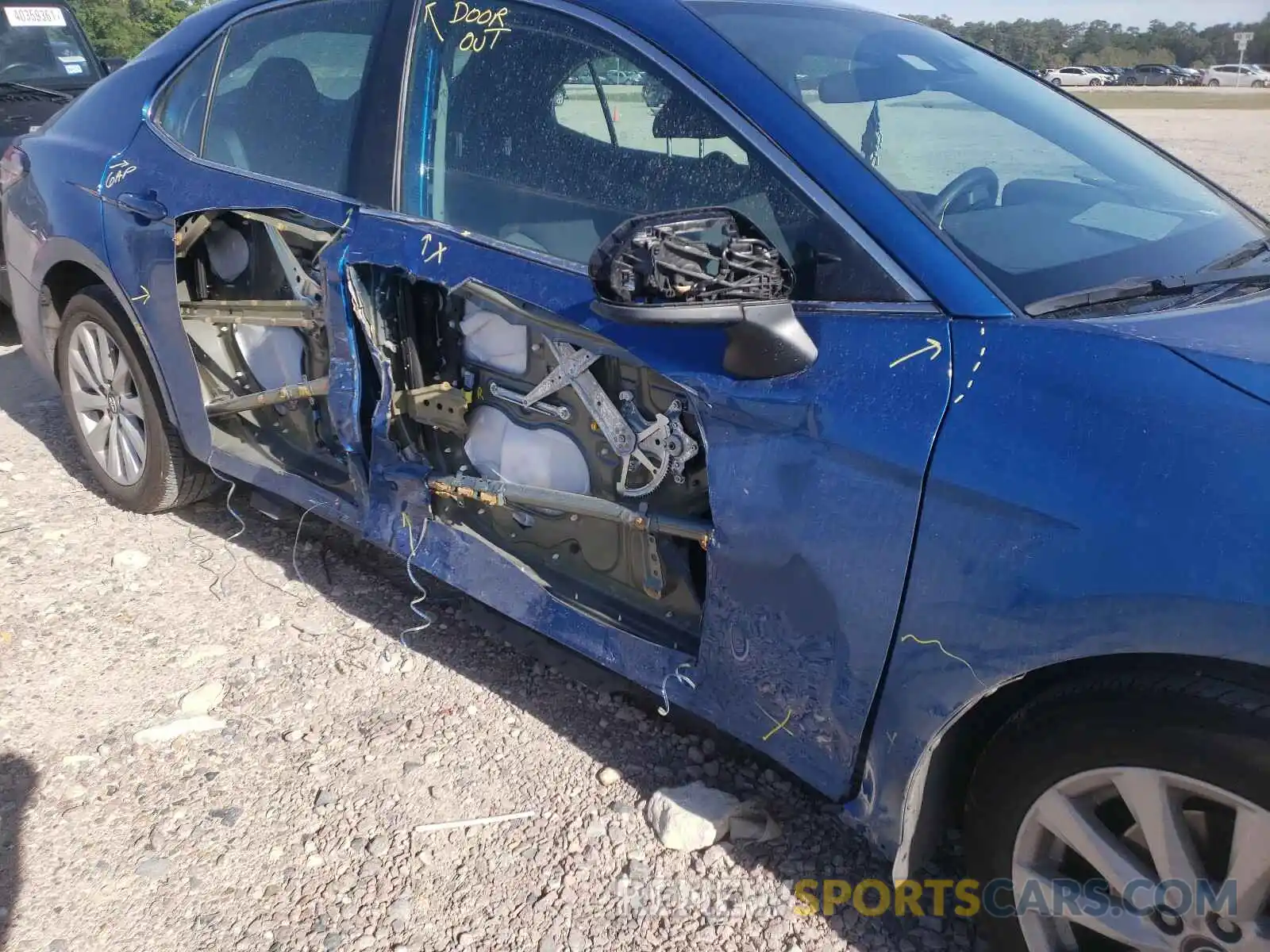 9 Photograph of a damaged car 4T1C11AK2LU329503 TOYOTA CAMRY 2020