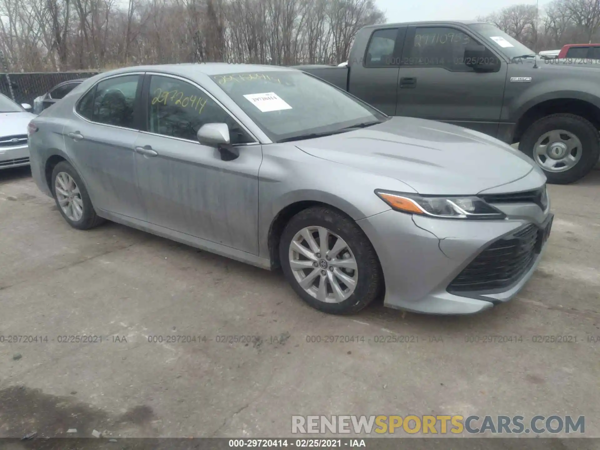 1 Photograph of a damaged car 4T1C11AK2LU330277 TOYOTA CAMRY 2020