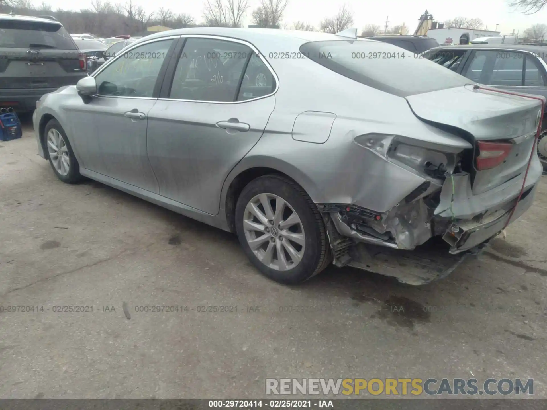 3 Photograph of a damaged car 4T1C11AK2LU330277 TOYOTA CAMRY 2020