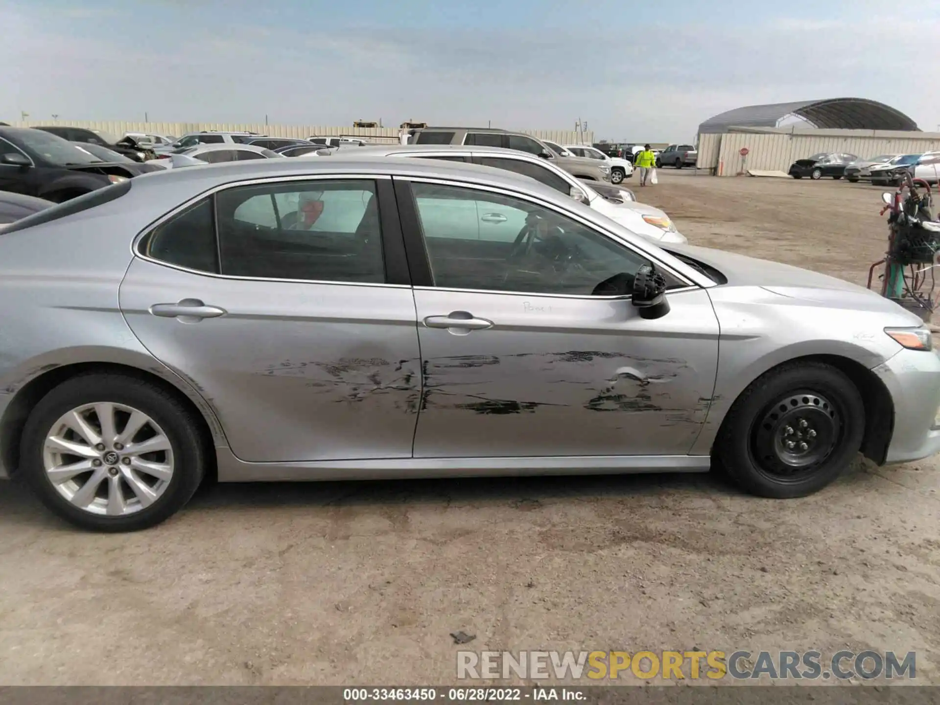 6 Photograph of a damaged car 4T1C11AK2LU331574 TOYOTA CAMRY 2020