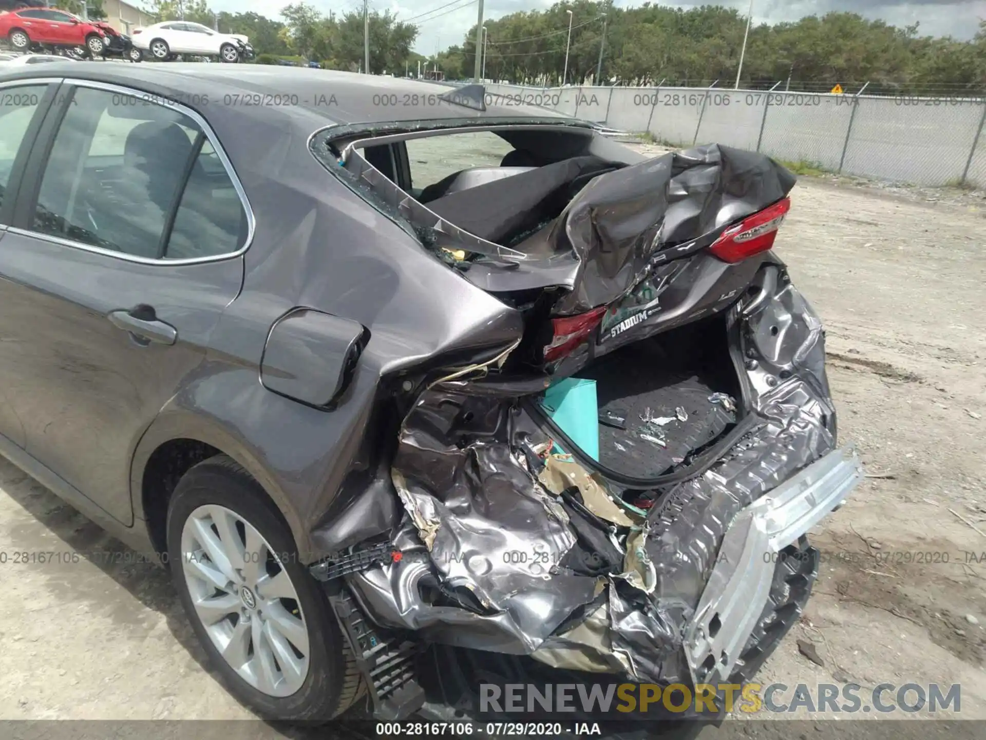 6 Фотография поврежденного автомобиля 4T1C11AK2LU335401 TOYOTA CAMRY 2020