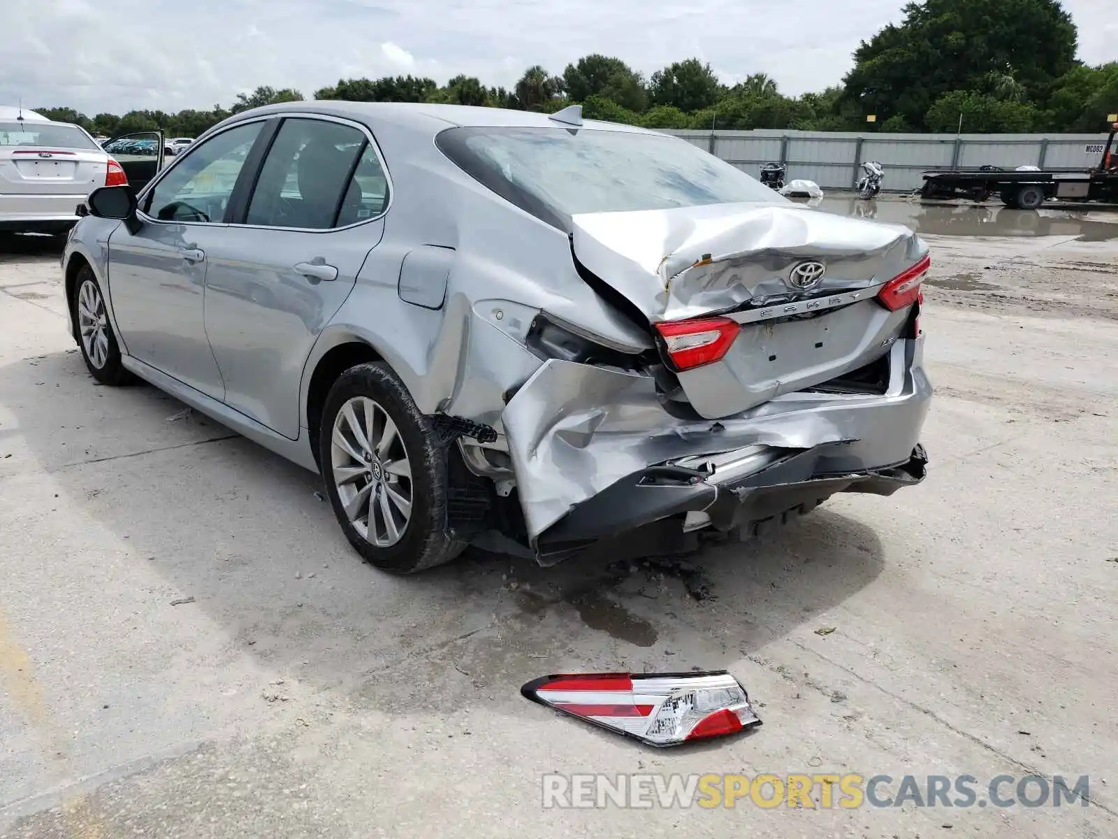 3 Photograph of a damaged car 4T1C11AK2LU343093 TOYOTA CAMRY 2020