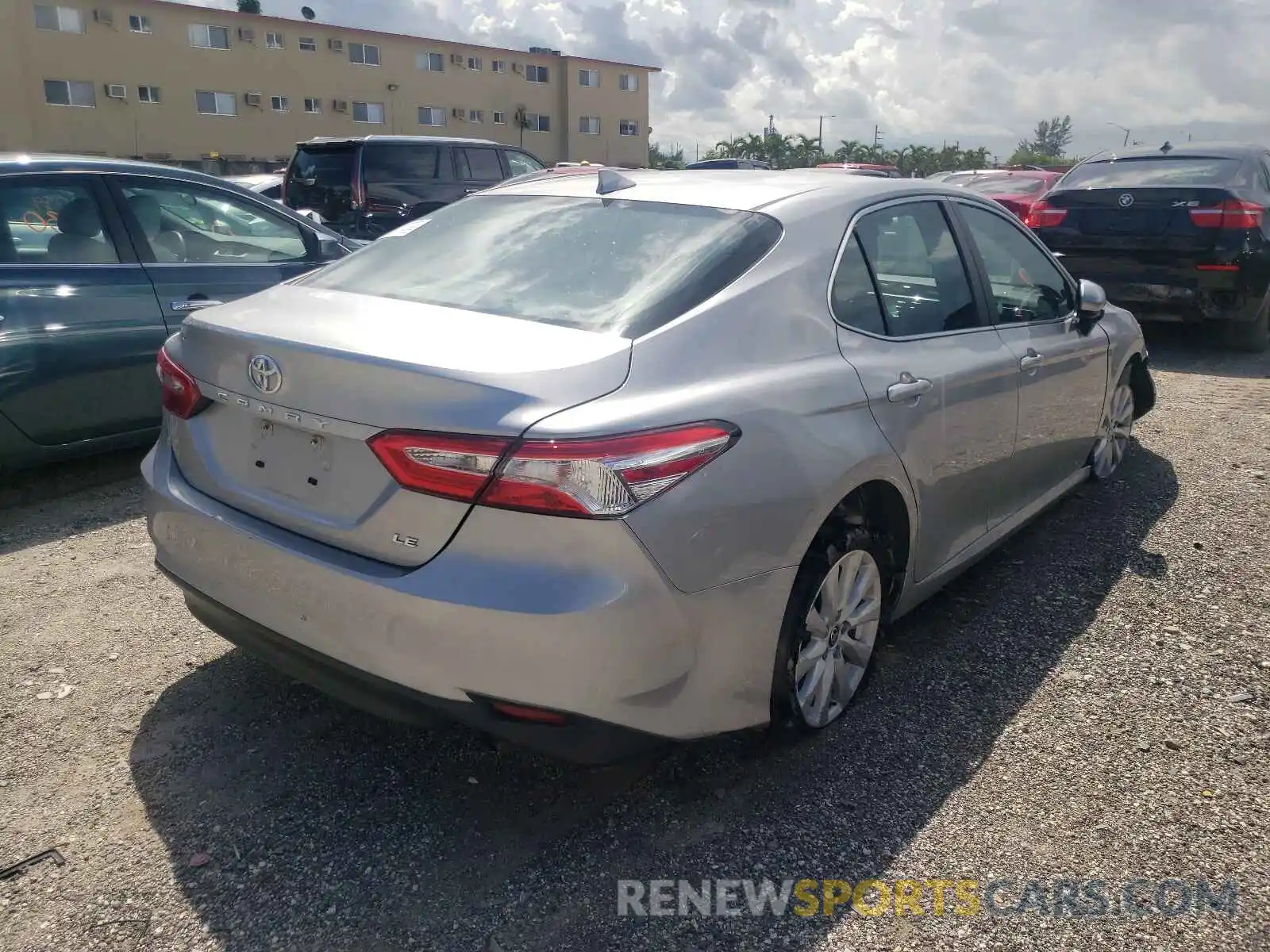 4 Photograph of a damaged car 4T1C11AK2LU359164 TOYOTA CAMRY 2020