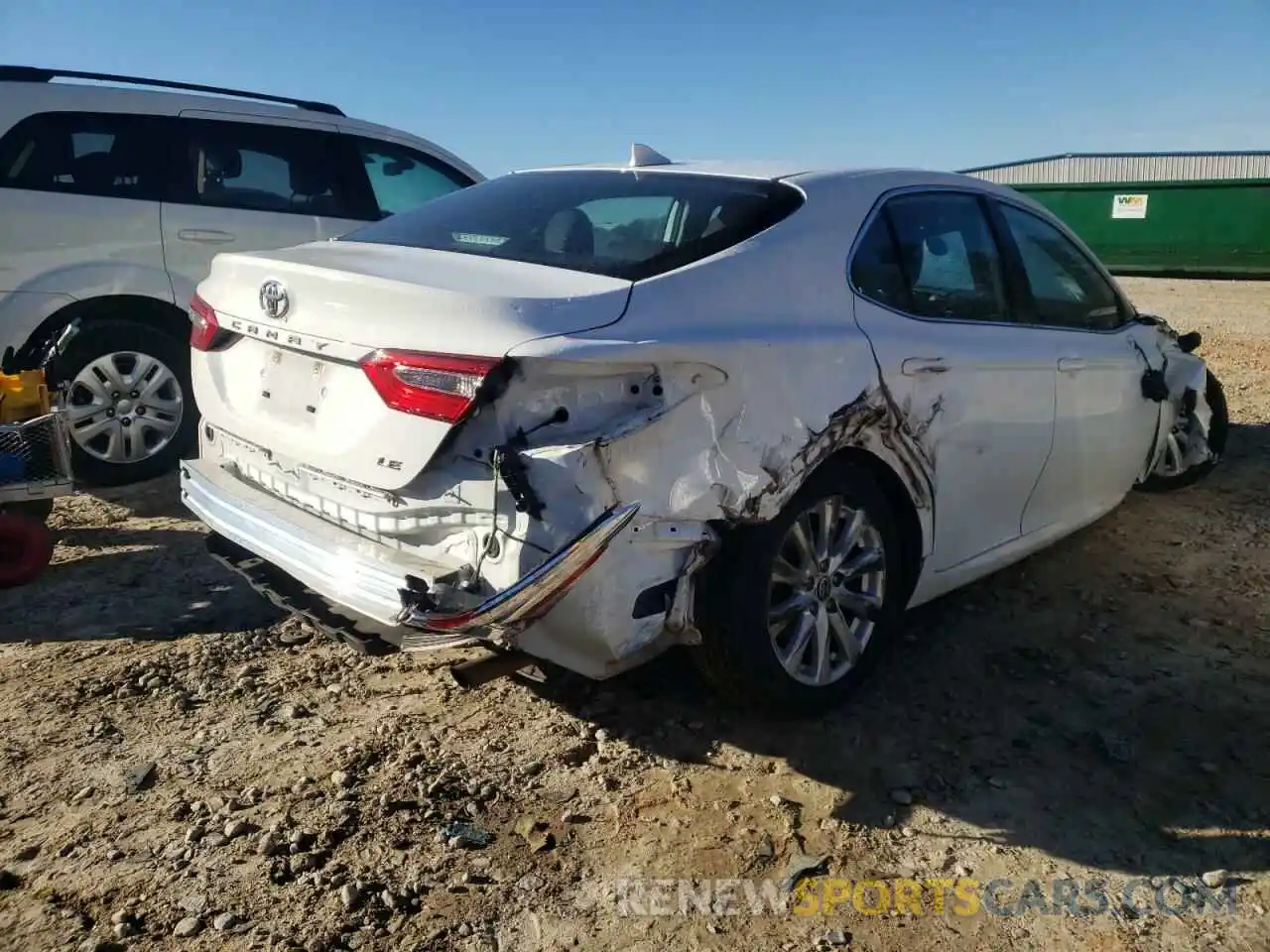 4 Photograph of a damaged car 4T1C11AK2LU359942 TOYOTA CAMRY 2020