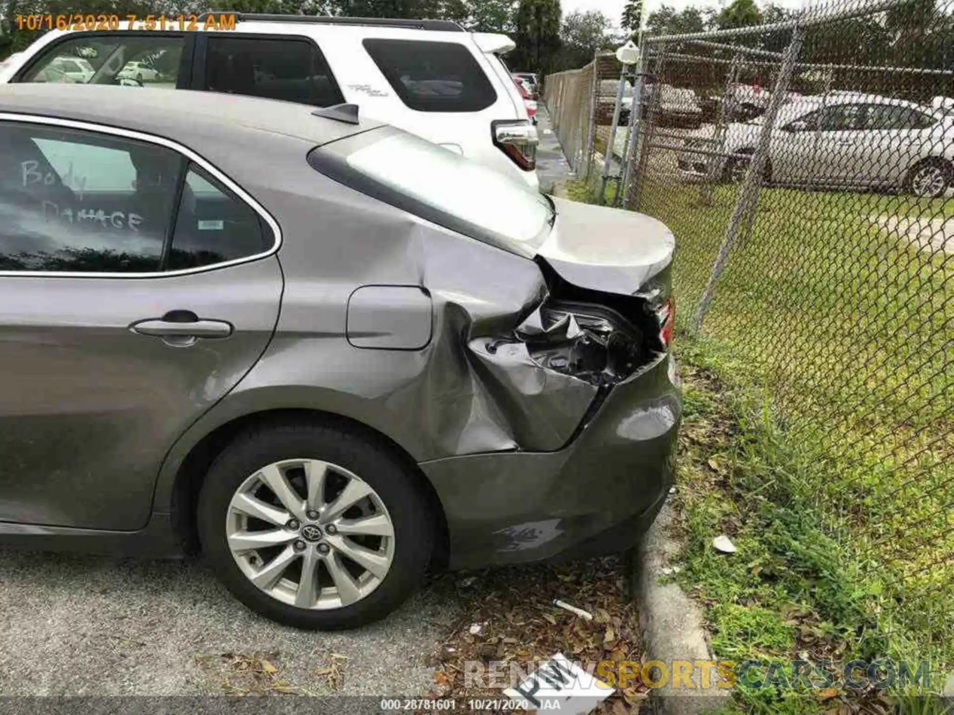 13 Photograph of a damaged car 4T1C11AK2LU360332 TOYOTA CAMRY 2020