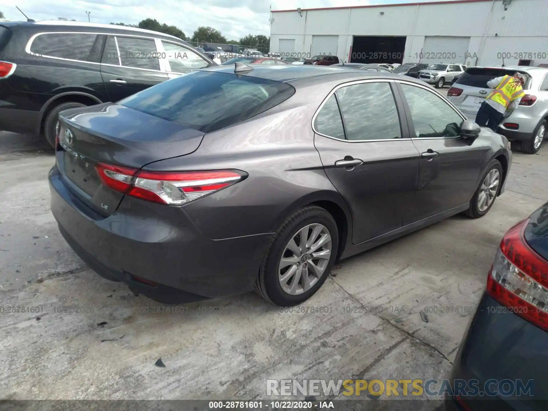 4 Photograph of a damaged car 4T1C11AK2LU360332 TOYOTA CAMRY 2020