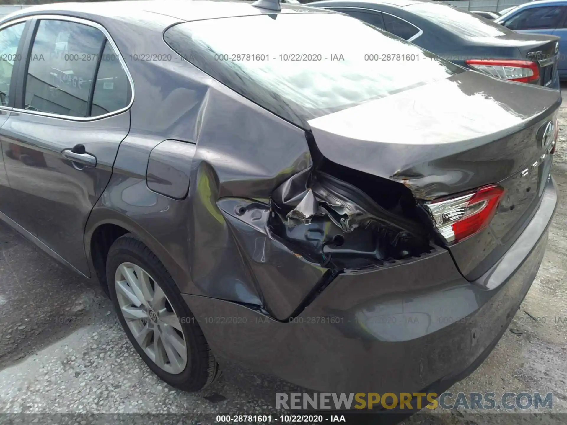 6 Photograph of a damaged car 4T1C11AK2LU360332 TOYOTA CAMRY 2020