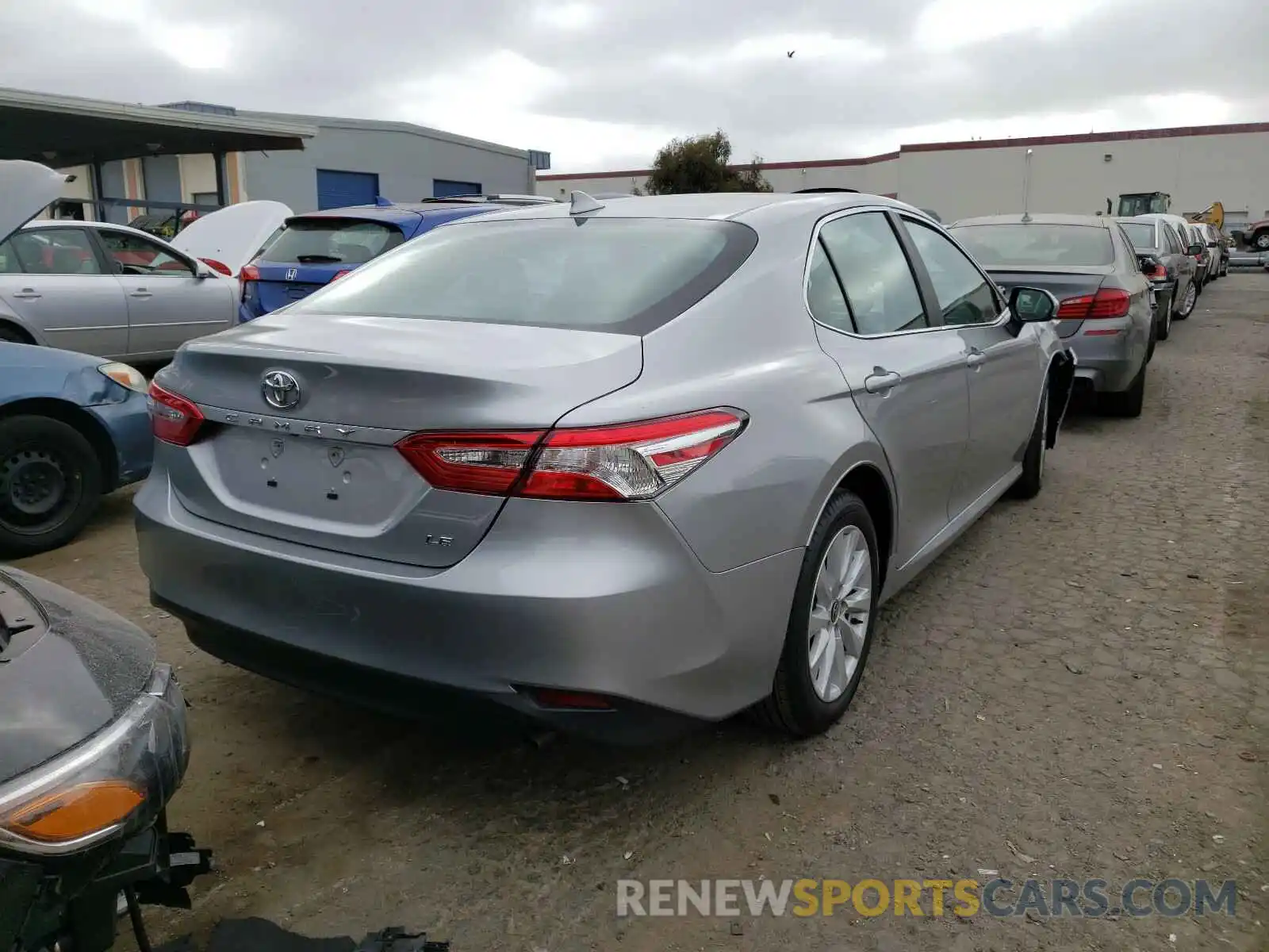 4 Photograph of a damaged car 4T1C11AK2LU360900 TOYOTA CAMRY 2020