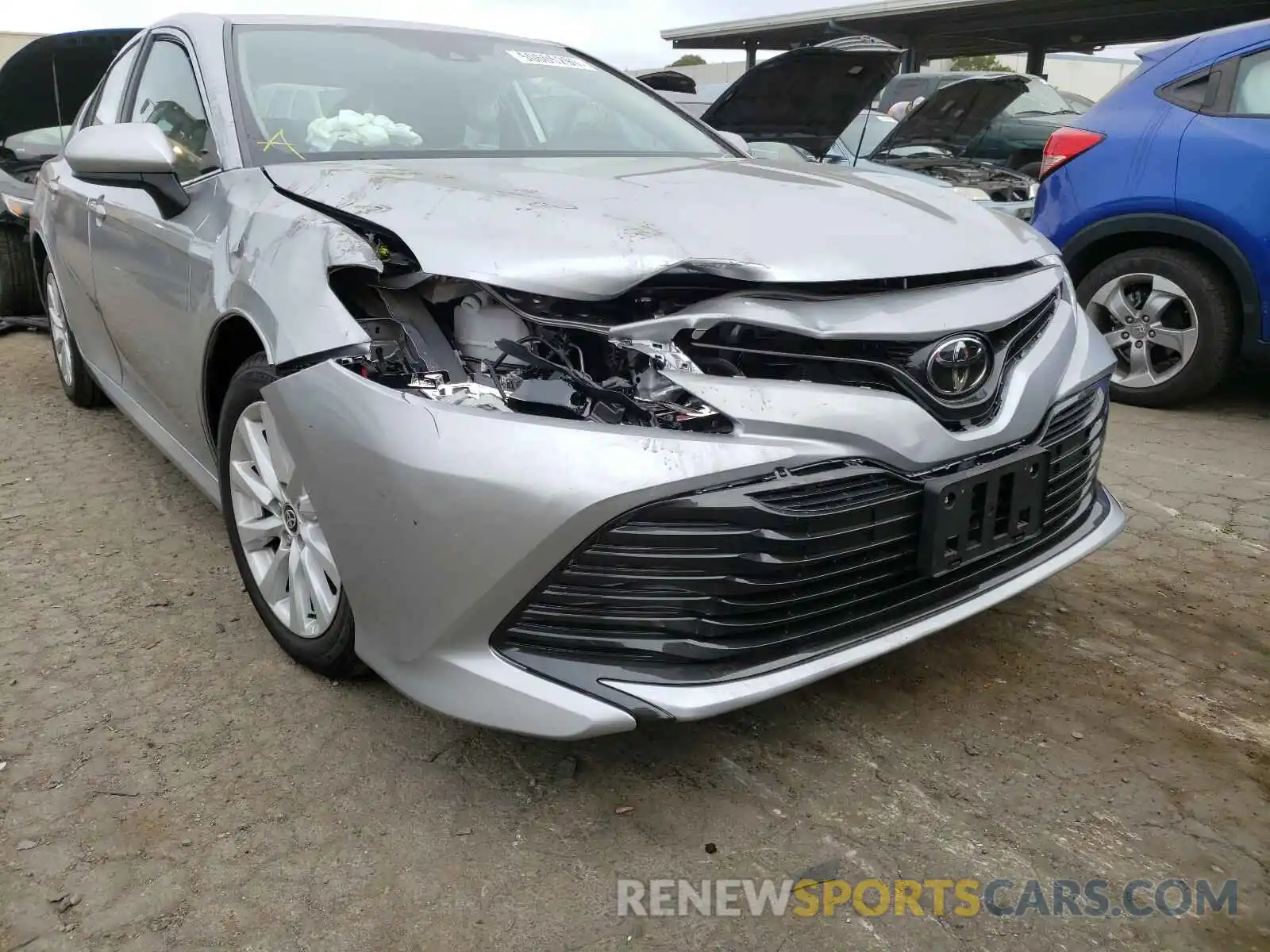 9 Photograph of a damaged car 4T1C11AK2LU360900 TOYOTA CAMRY 2020