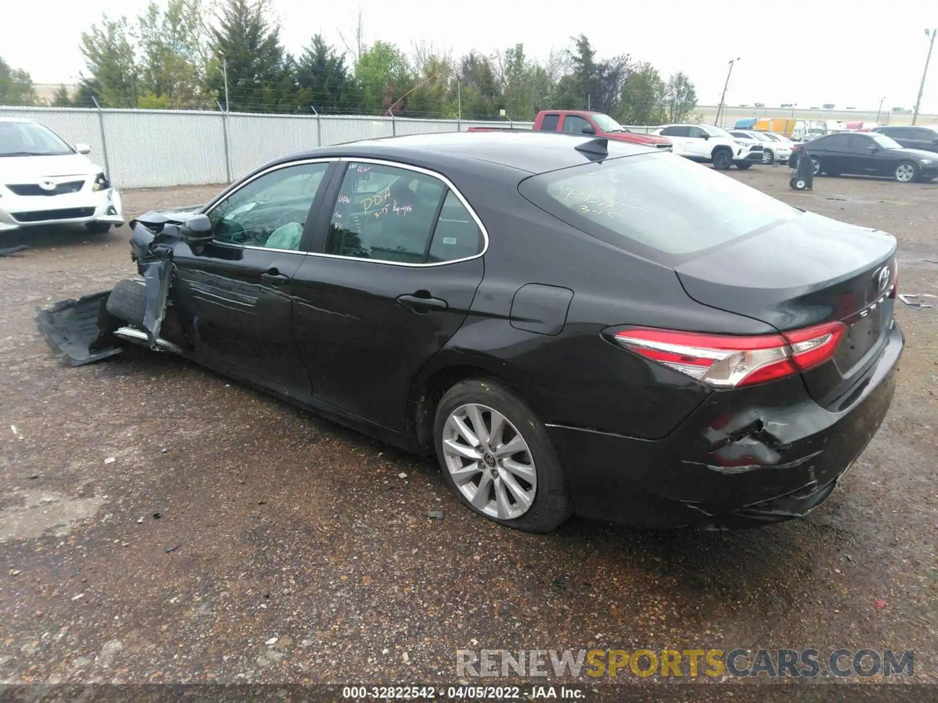 3 Photograph of a damaged car 4T1C11AK2LU362324 TOYOTA CAMRY 2020