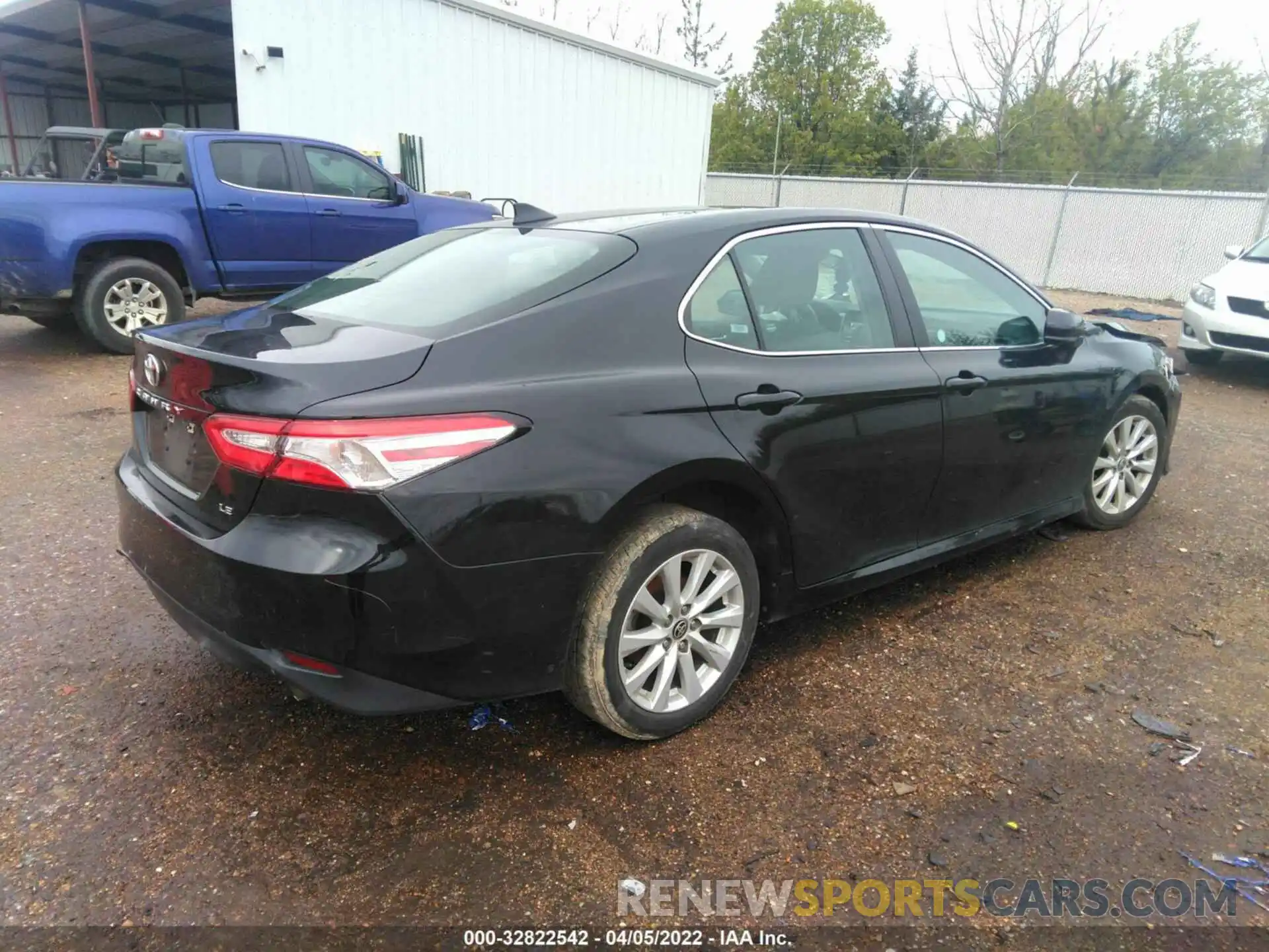 4 Photograph of a damaged car 4T1C11AK2LU362324 TOYOTA CAMRY 2020