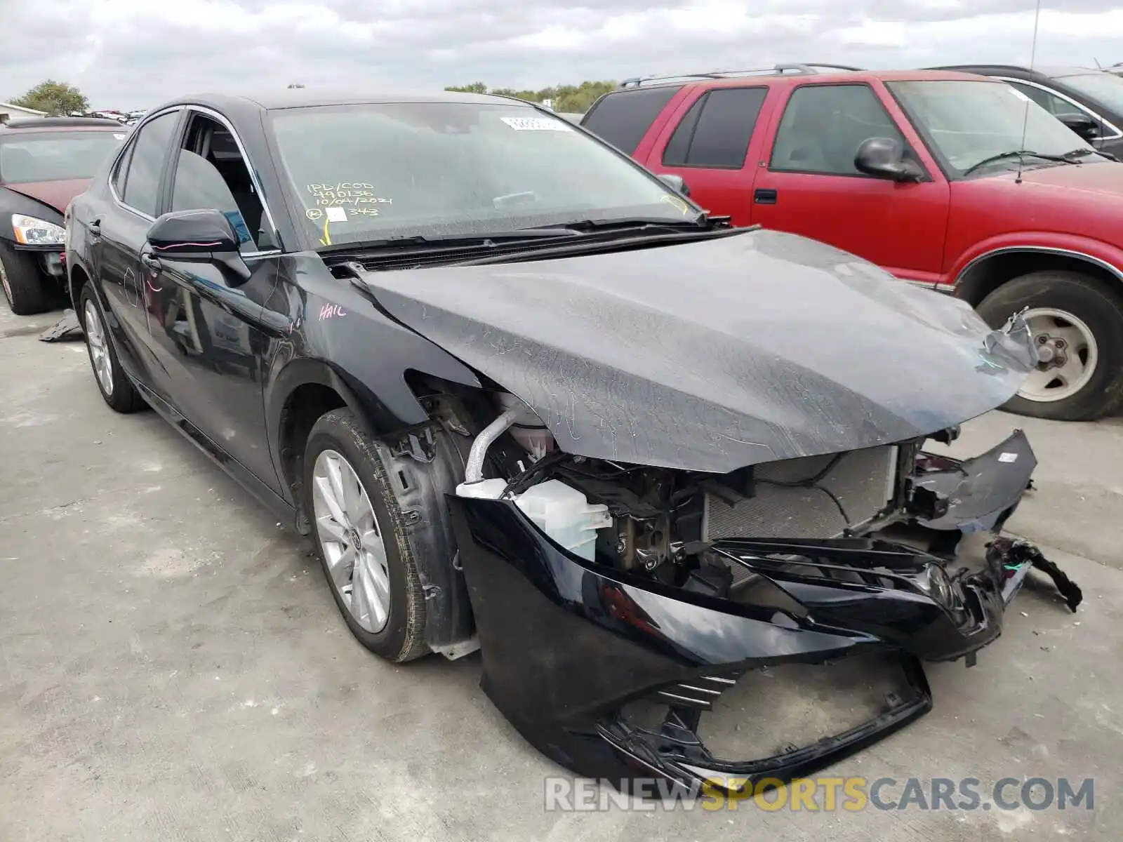 1 Photograph of a damaged car 4T1C11AK2LU363862 TOYOTA CAMRY 2020