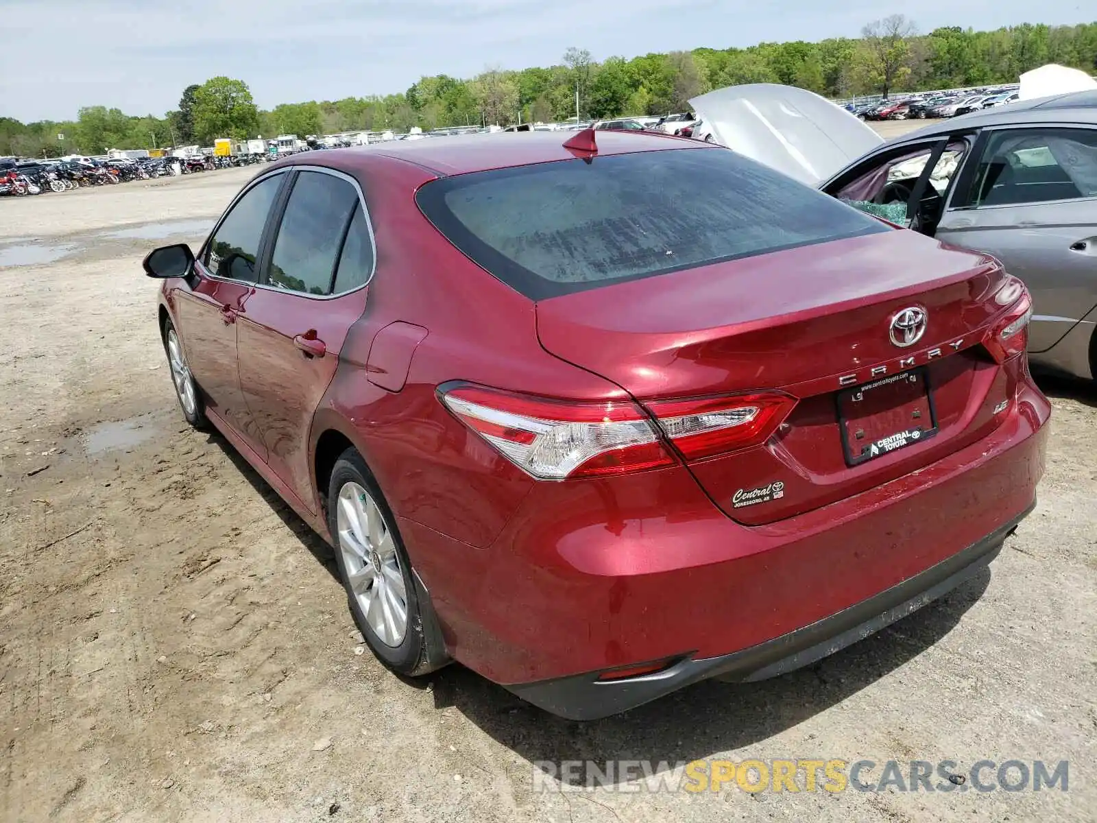 3 Photograph of a damaged car 4T1C11AK2LU364235 TOYOTA CAMRY 2020