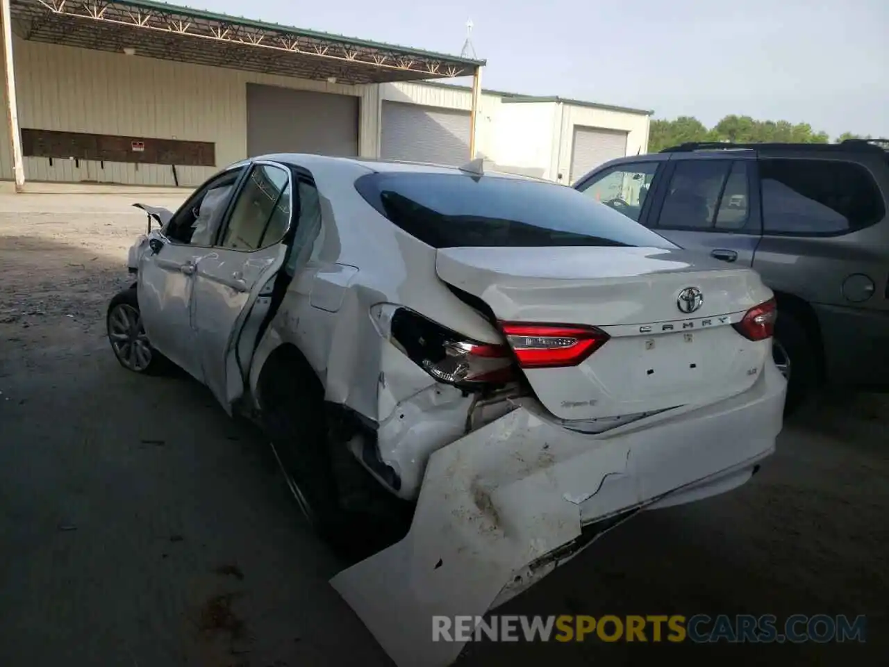 3 Photograph of a damaged car 4T1C11AK2LU370486 TOYOTA CAMRY 2020