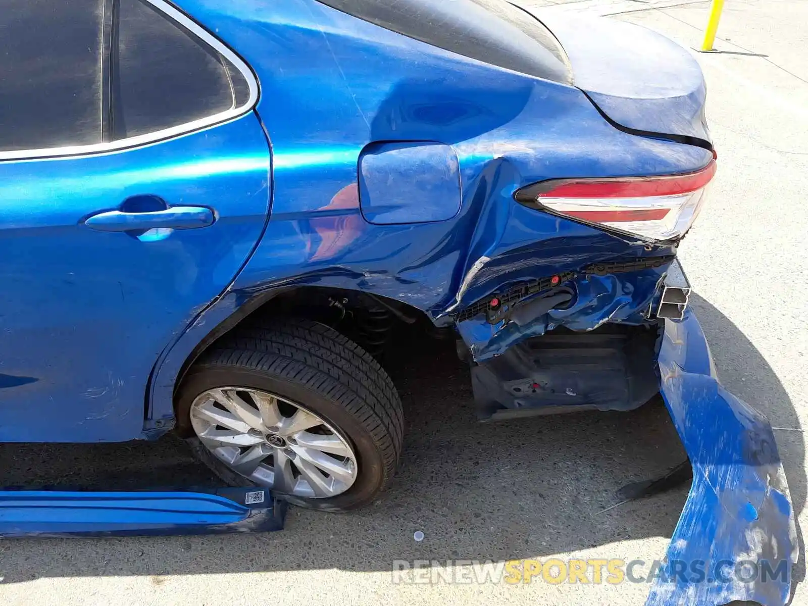 9 Photograph of a damaged car 4T1C11AK2LU374621 TOYOTA CAMRY 2020