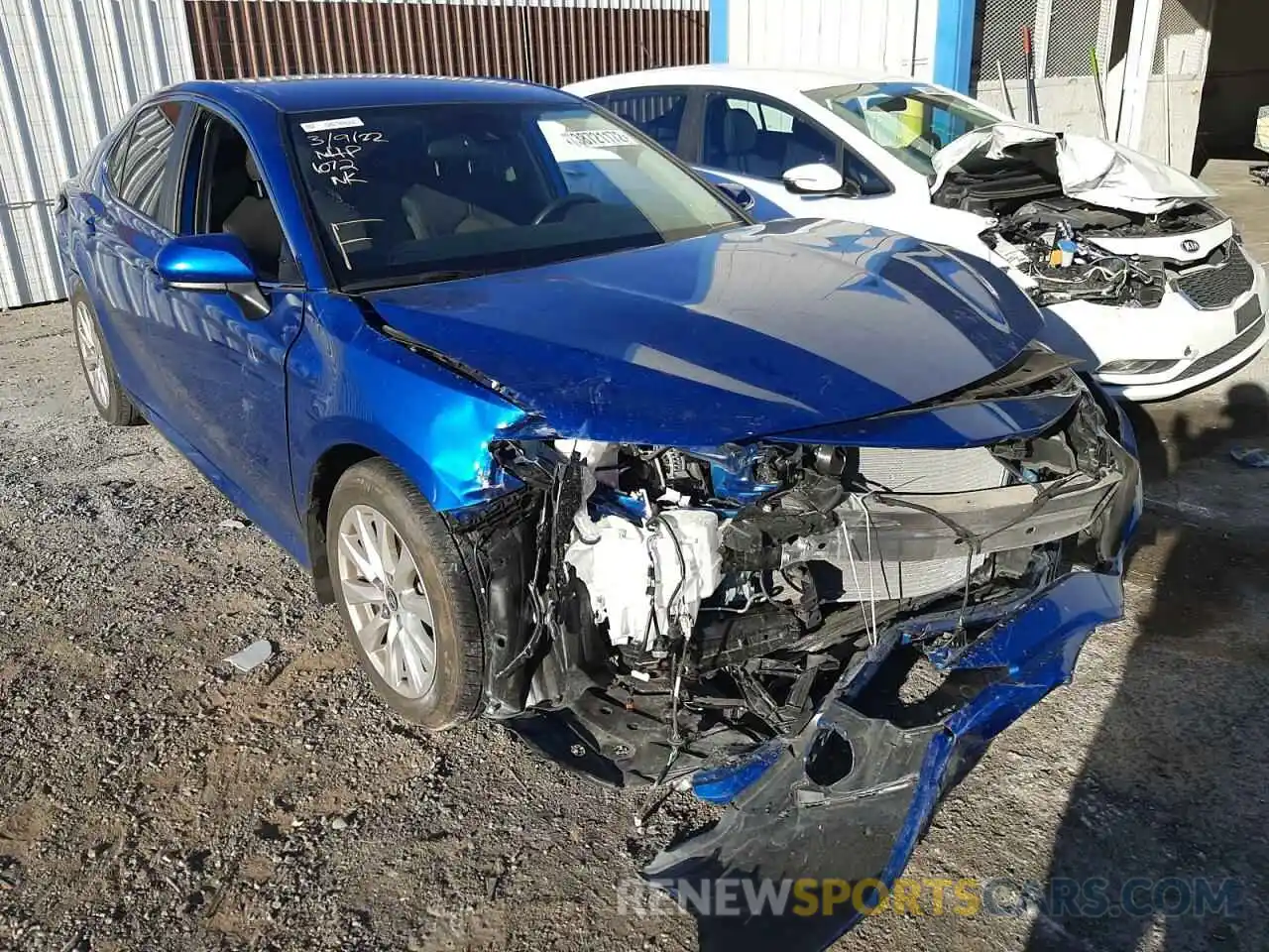 1 Photograph of a damaged car 4T1C11AK2LU399583 TOYOTA CAMRY 2020