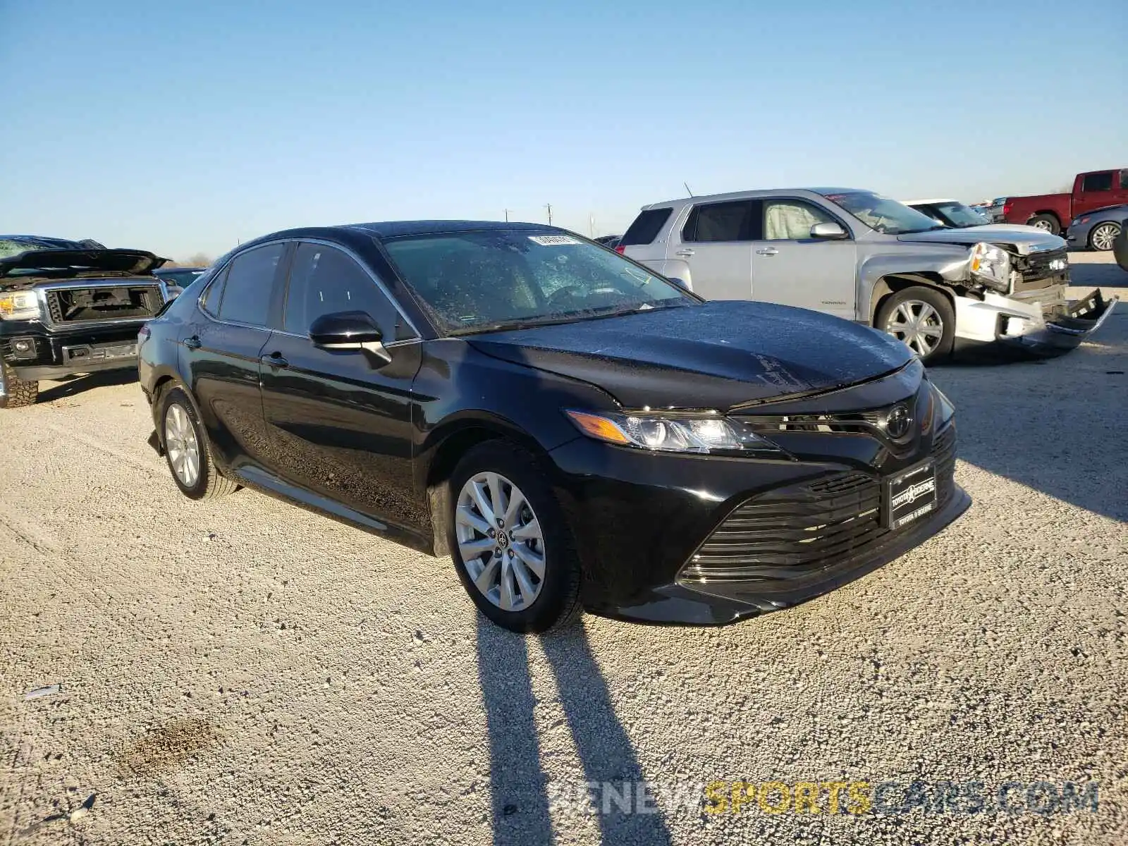 1 Photograph of a damaged car 4T1C11AK2LU510228 TOYOTA CAMRY 2020