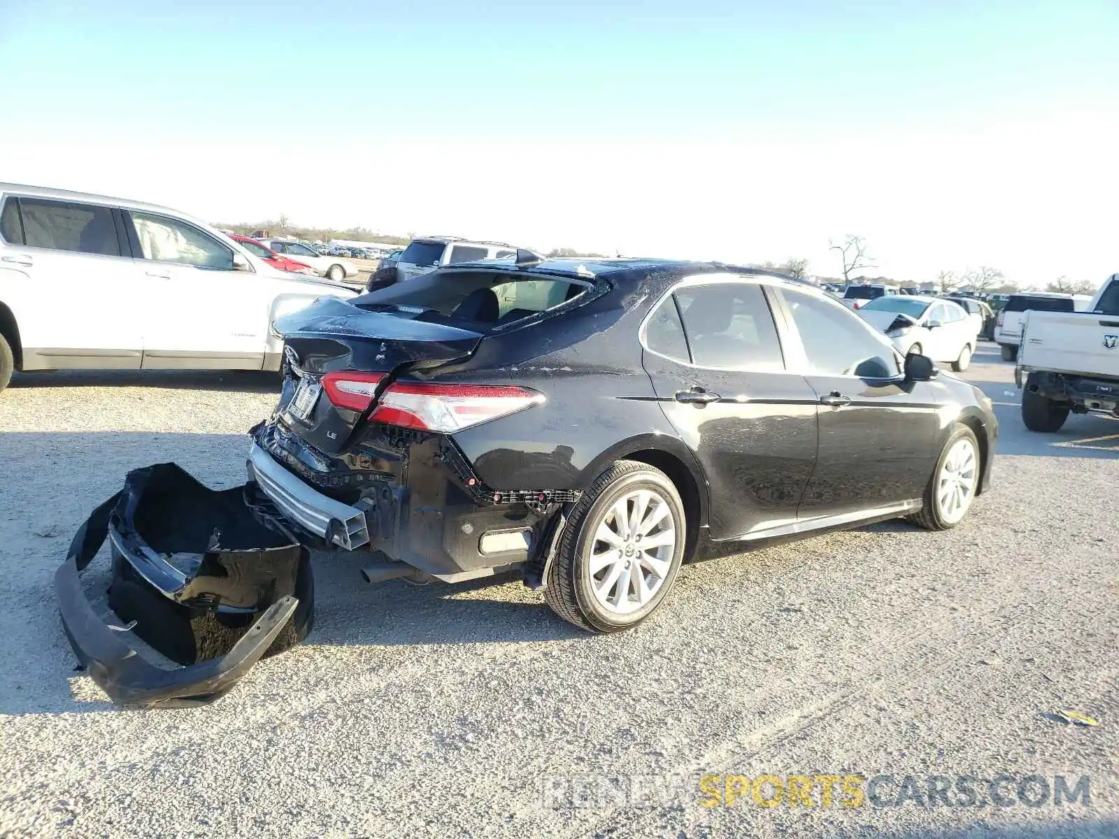 4 Photograph of a damaged car 4T1C11AK2LU510228 TOYOTA CAMRY 2020