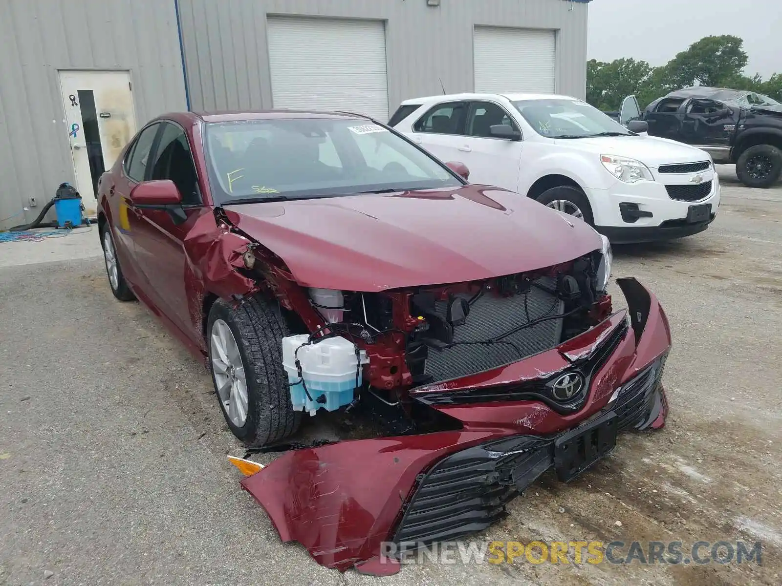 1 Photograph of a damaged car 4T1C11AK2LU863181 TOYOTA CAMRY 2020