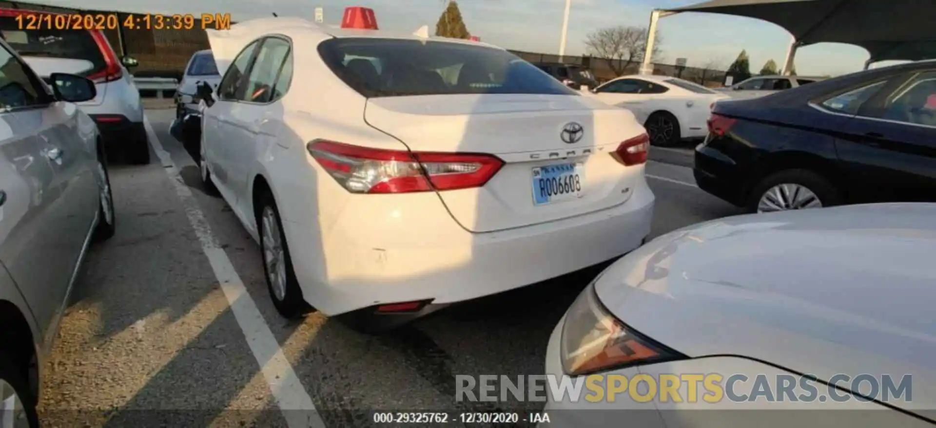 15 Photograph of a damaged car 4T1C11AK2LU864895 TOYOTA CAMRY 2020