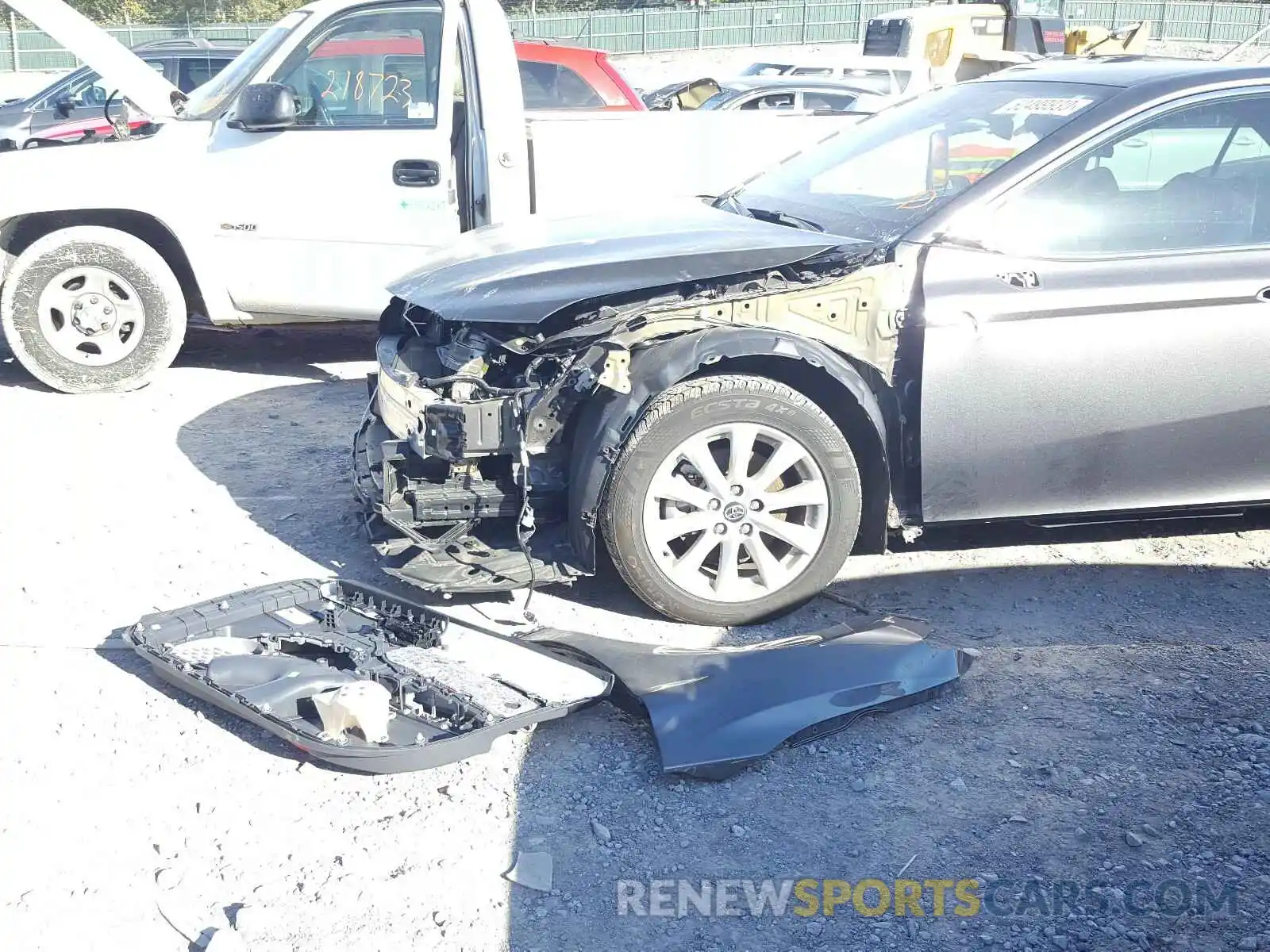 9 Photograph of a damaged car 4T1C11AK2LU871121 TOYOTA CAMRY 2020