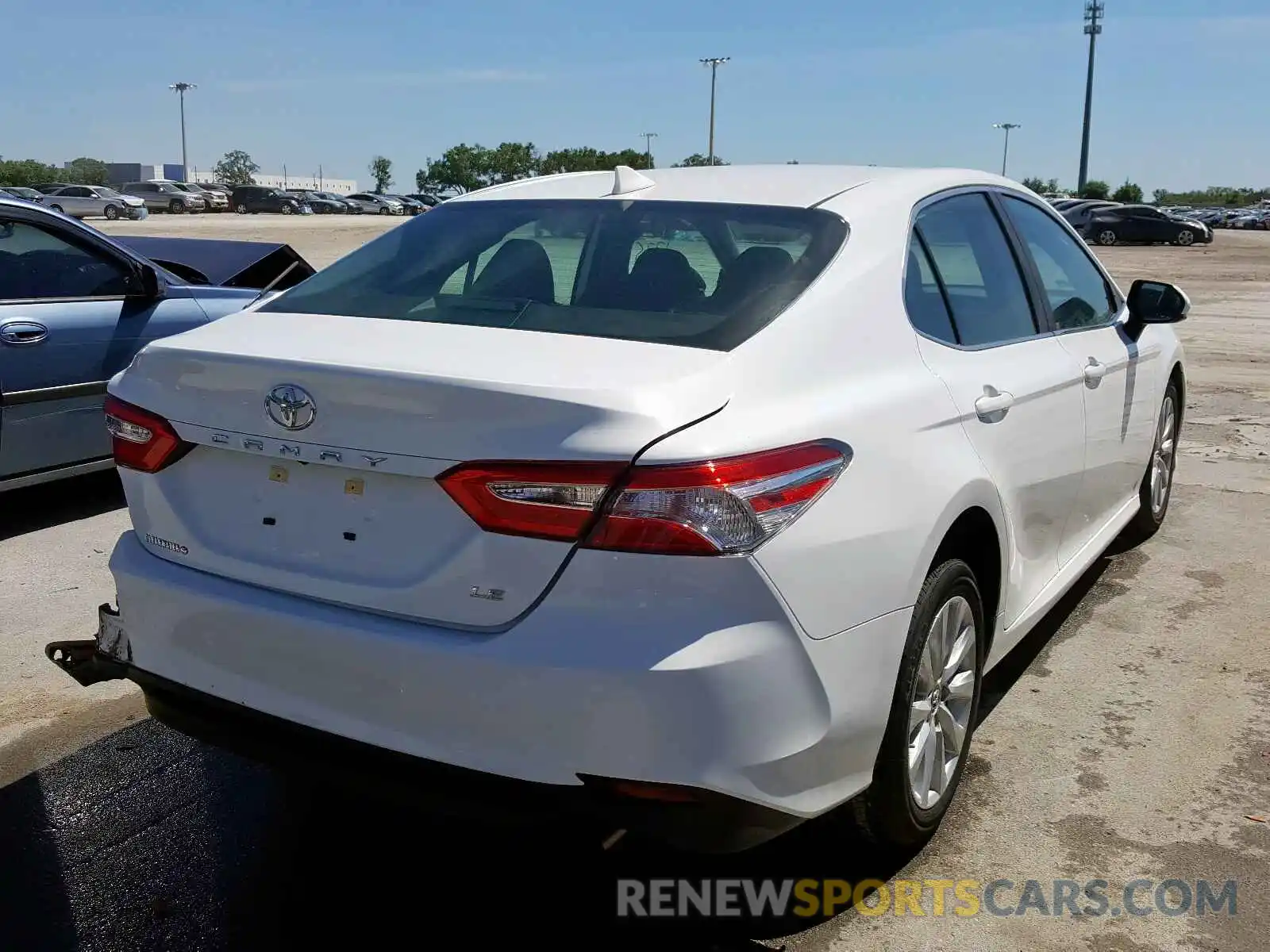 4 Photograph of a damaged car 4T1C11AK2LU908989 TOYOTA CAMRY 2020