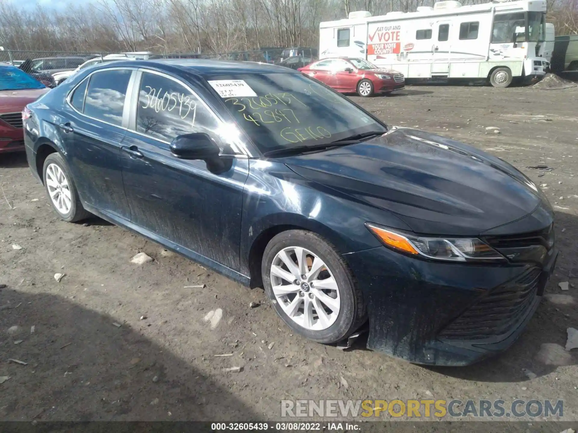 1 Photograph of a damaged car 4T1C11AK2LU913030 TOYOTA CAMRY 2020