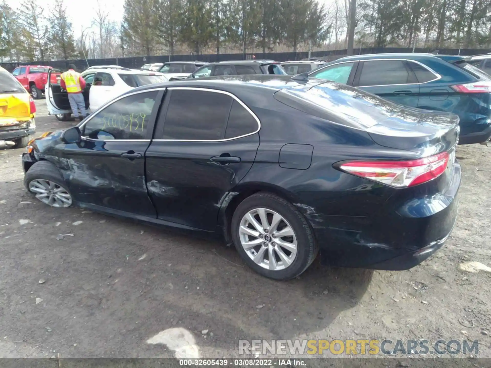 3 Photograph of a damaged car 4T1C11AK2LU913030 TOYOTA CAMRY 2020