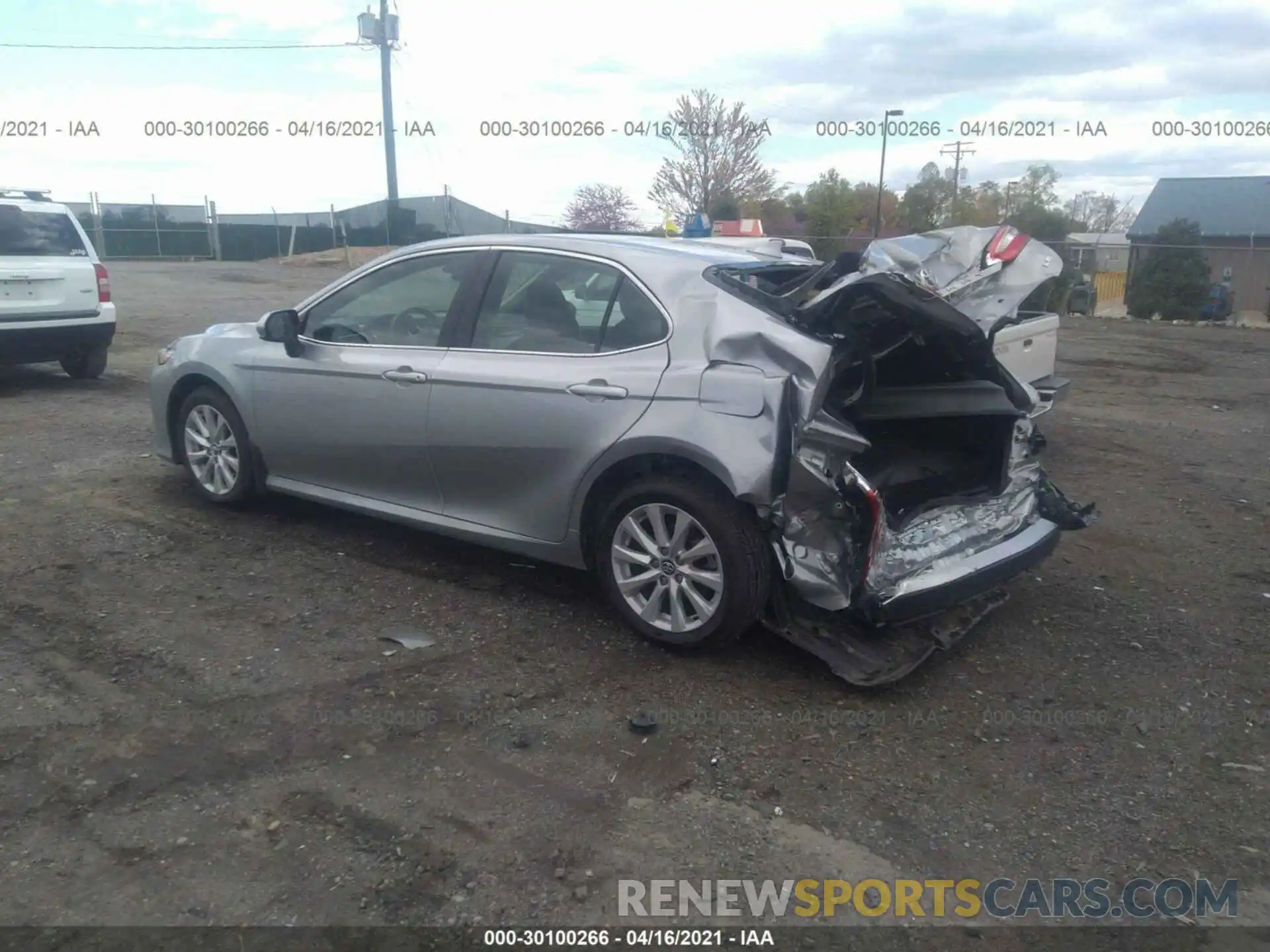 3 Photograph of a damaged car 4T1C11AK2LU913433 TOYOTA CAMRY 2020