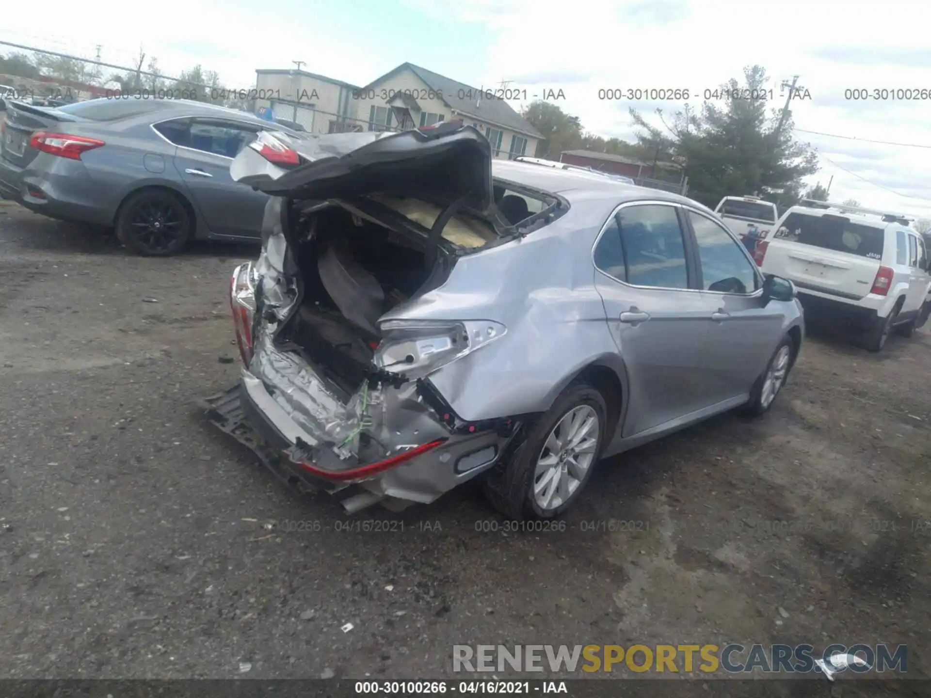 4 Photograph of a damaged car 4T1C11AK2LU913433 TOYOTA CAMRY 2020