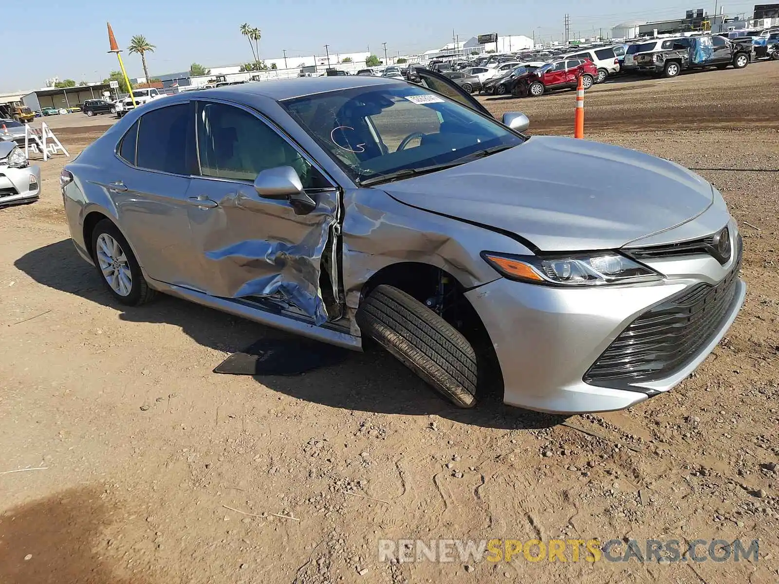 1 Photograph of a damaged car 4T1C11AK2LU913805 TOYOTA CAMRY 2020