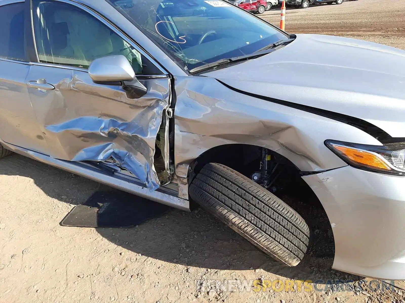 9 Photograph of a damaged car 4T1C11AK2LU913805 TOYOTA CAMRY 2020