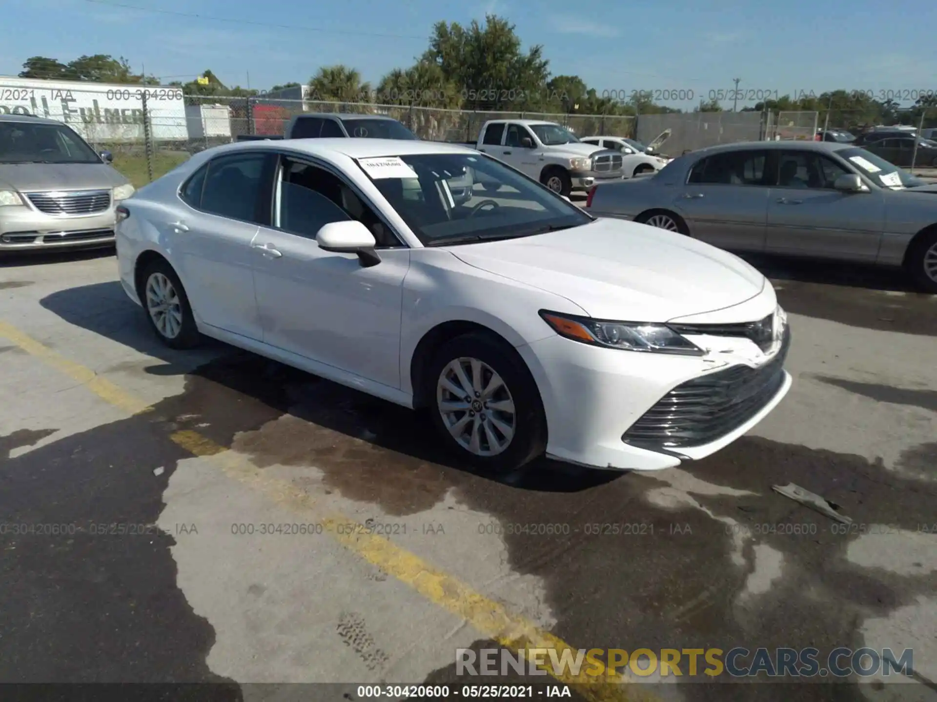 1 Photograph of a damaged car 4T1C11AK2LU918051 TOYOTA CAMRY 2020