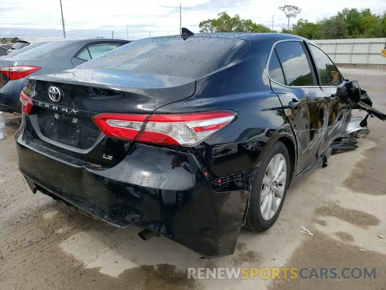 4 Photograph of a damaged car 4T1C11AK2LU922374 TOYOTA CAMRY 2020