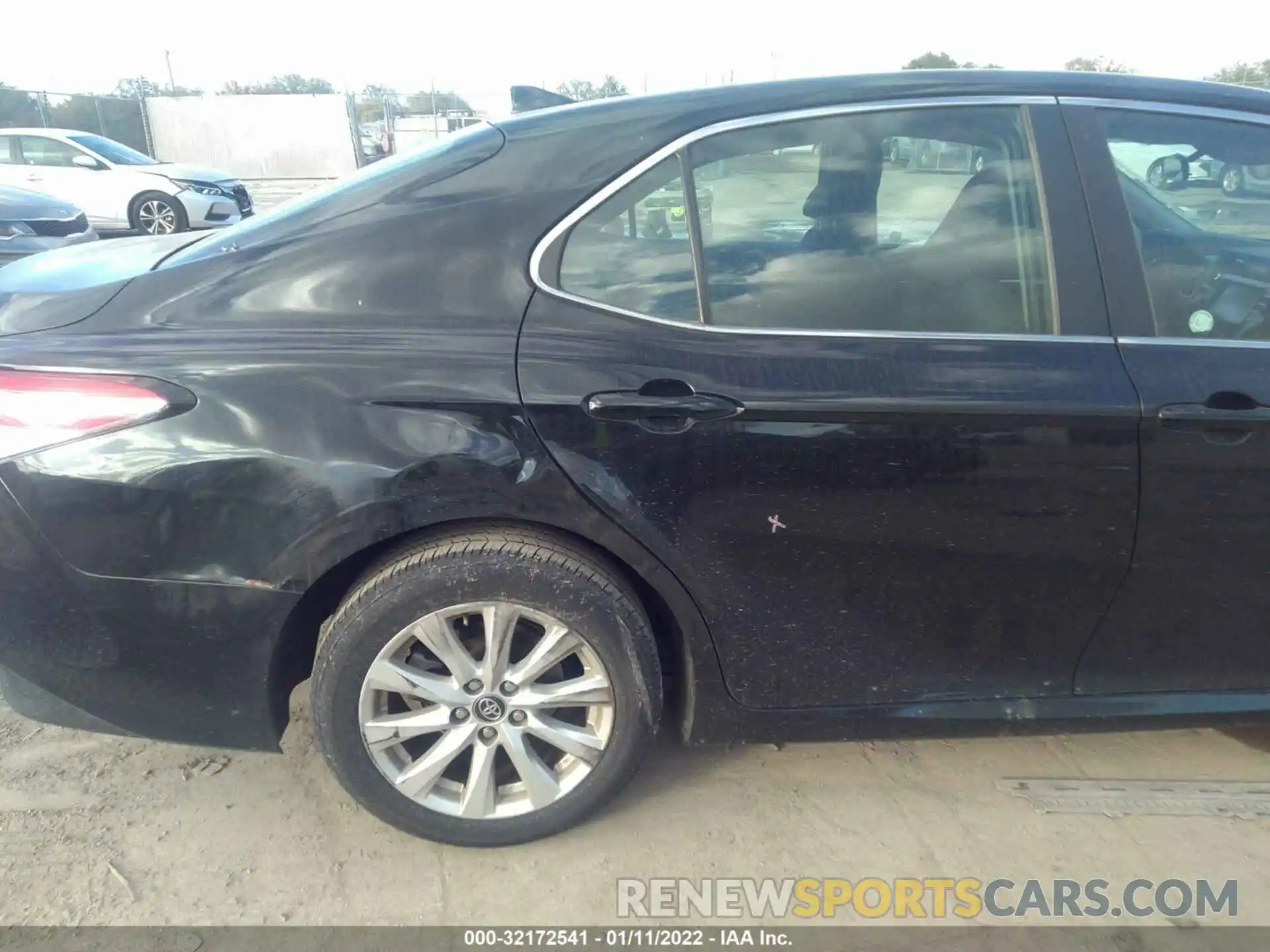 6 Photograph of a damaged car 4T1C11AK2LU927624 TOYOTA CAMRY 2020