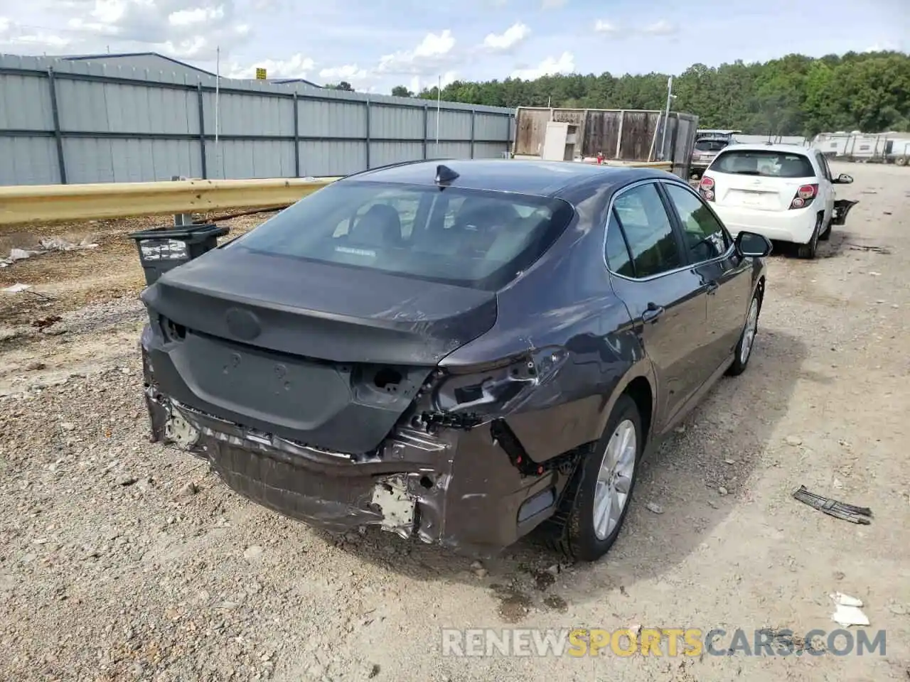 4 Photograph of a damaged car 4T1C11AK2LU928210 TOYOTA CAMRY 2020