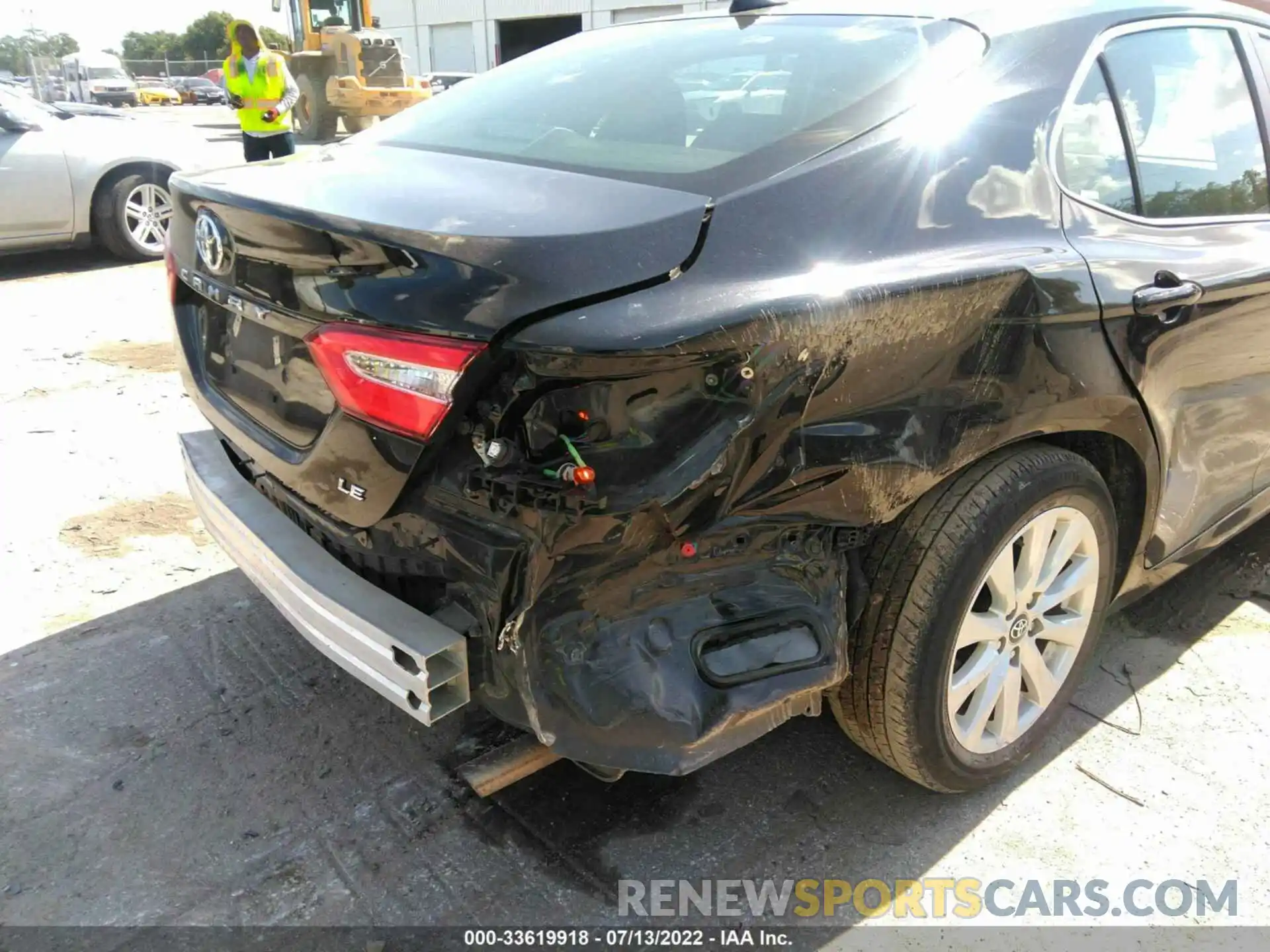 6 Photograph of a damaged car 4T1C11AK2LU929129 TOYOTA CAMRY 2020