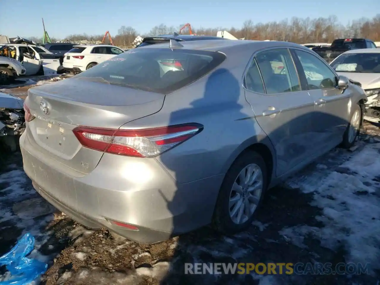 4 Photograph of a damaged car 4T1C11AK2LU929311 TOYOTA CAMRY 2020