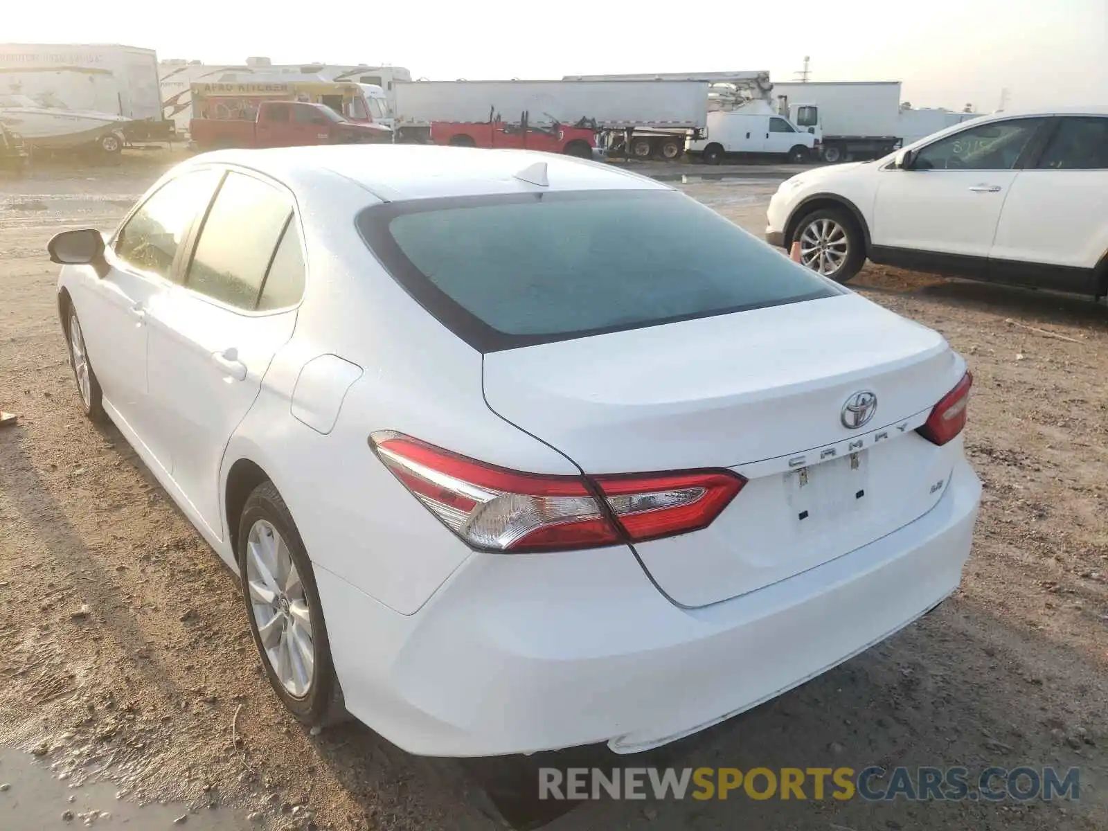 3 Photograph of a damaged car 4T1C11AK2LU930376 TOYOTA CAMRY 2020