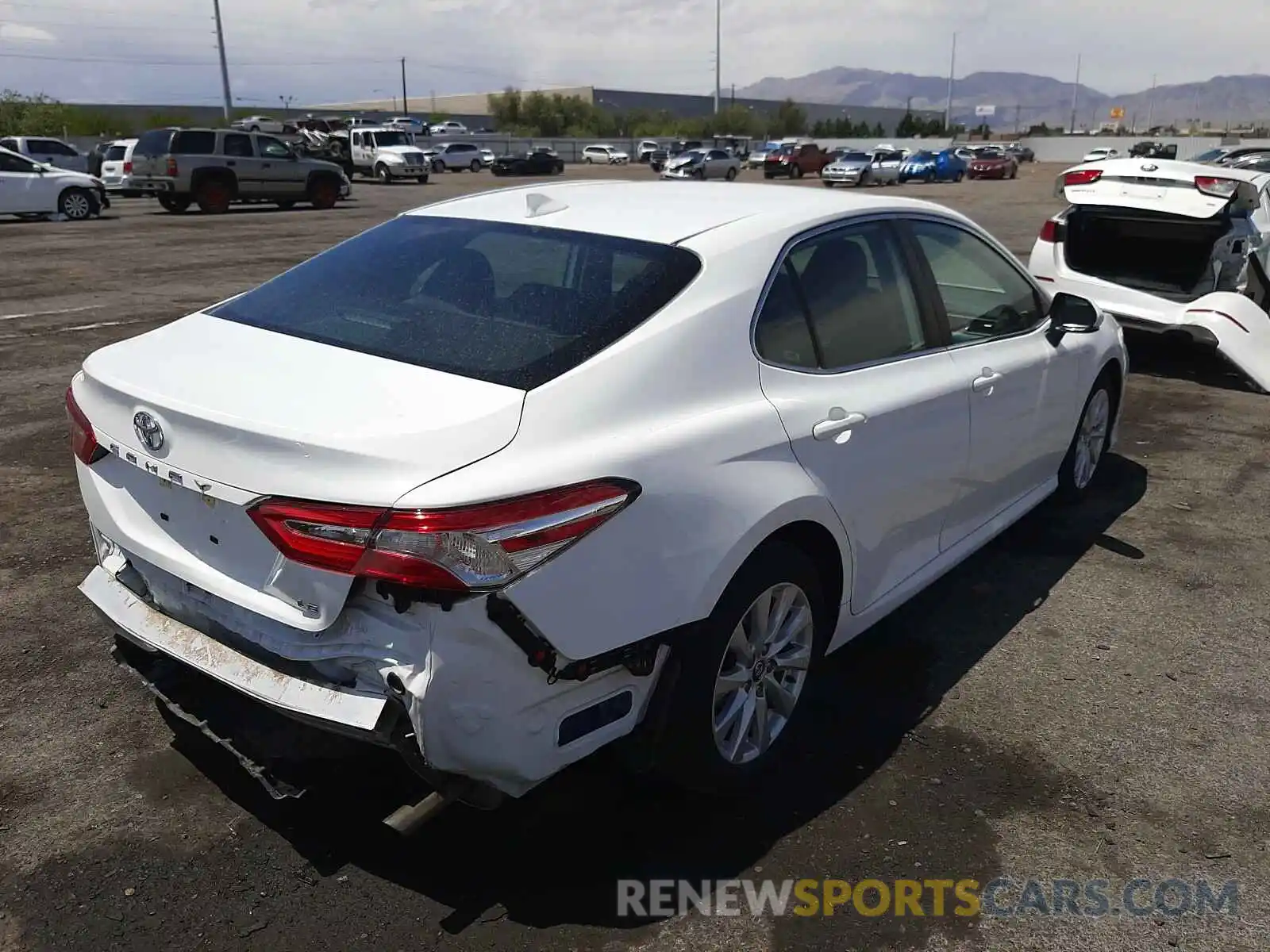 4 Photograph of a damaged car 4T1C11AK2LU930510 TOYOTA CAMRY 2020