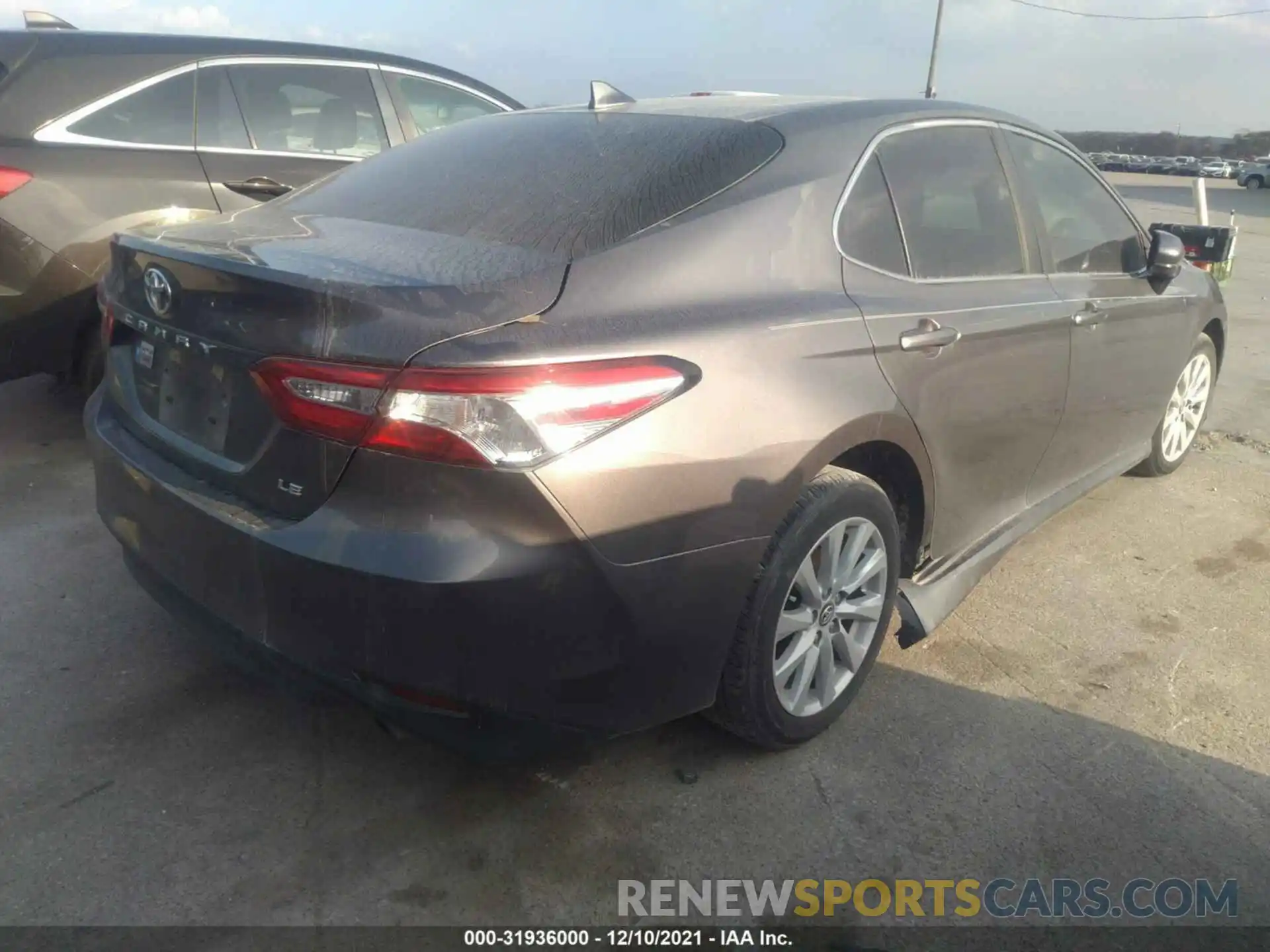 4 Photograph of a damaged car 4T1C11AK2LU931317 TOYOTA CAMRY 2020