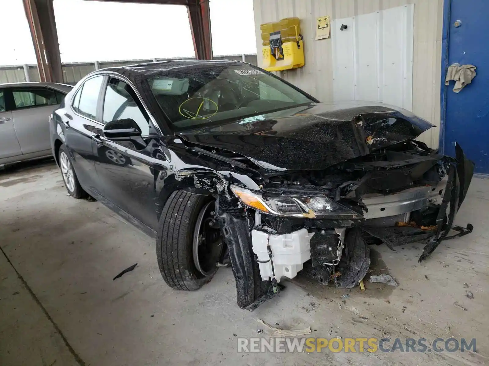 1 Photograph of a damaged car 4T1C11AK2LU931429 TOYOTA CAMRY 2020