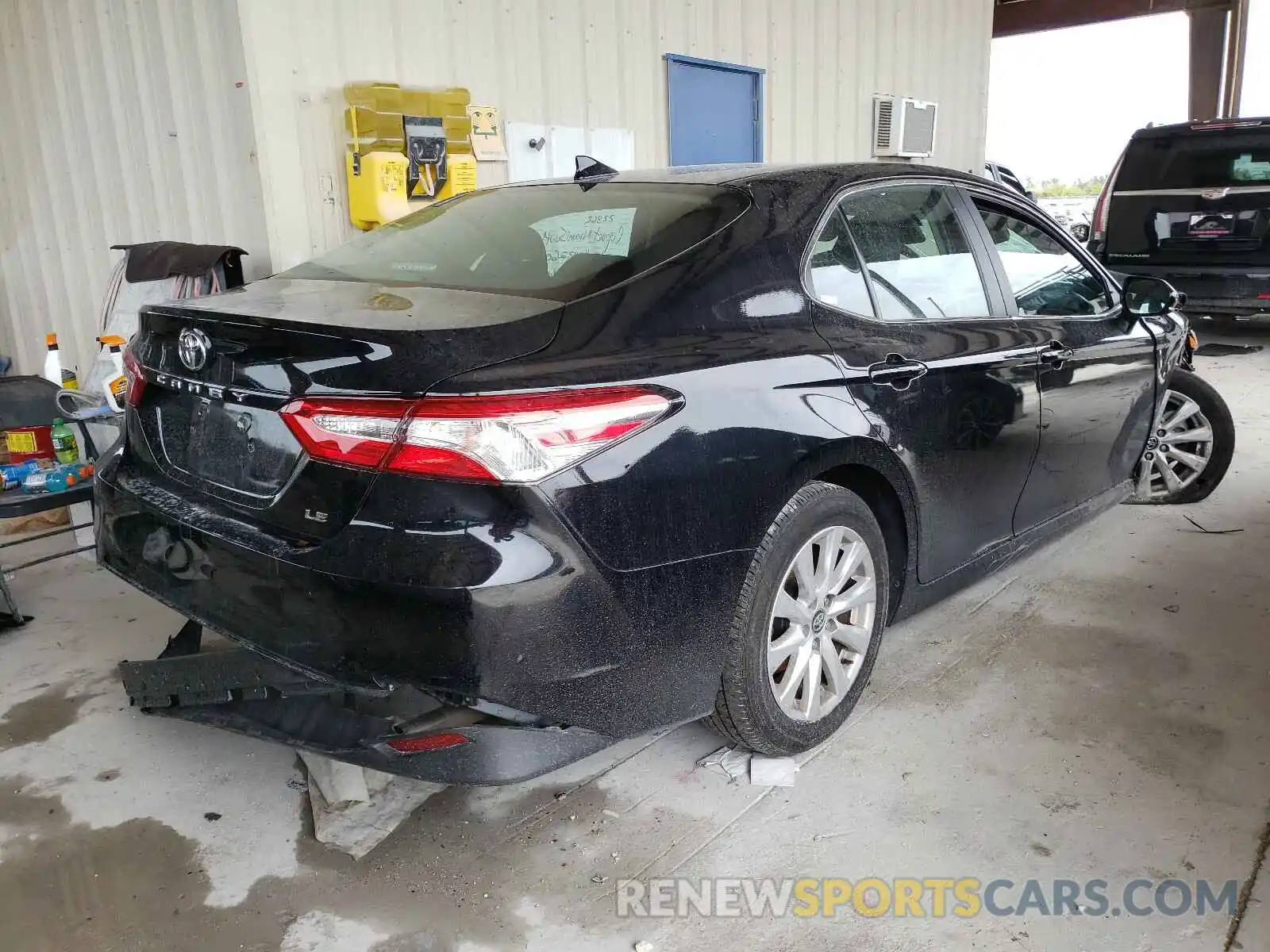 4 Photograph of a damaged car 4T1C11AK2LU931429 TOYOTA CAMRY 2020